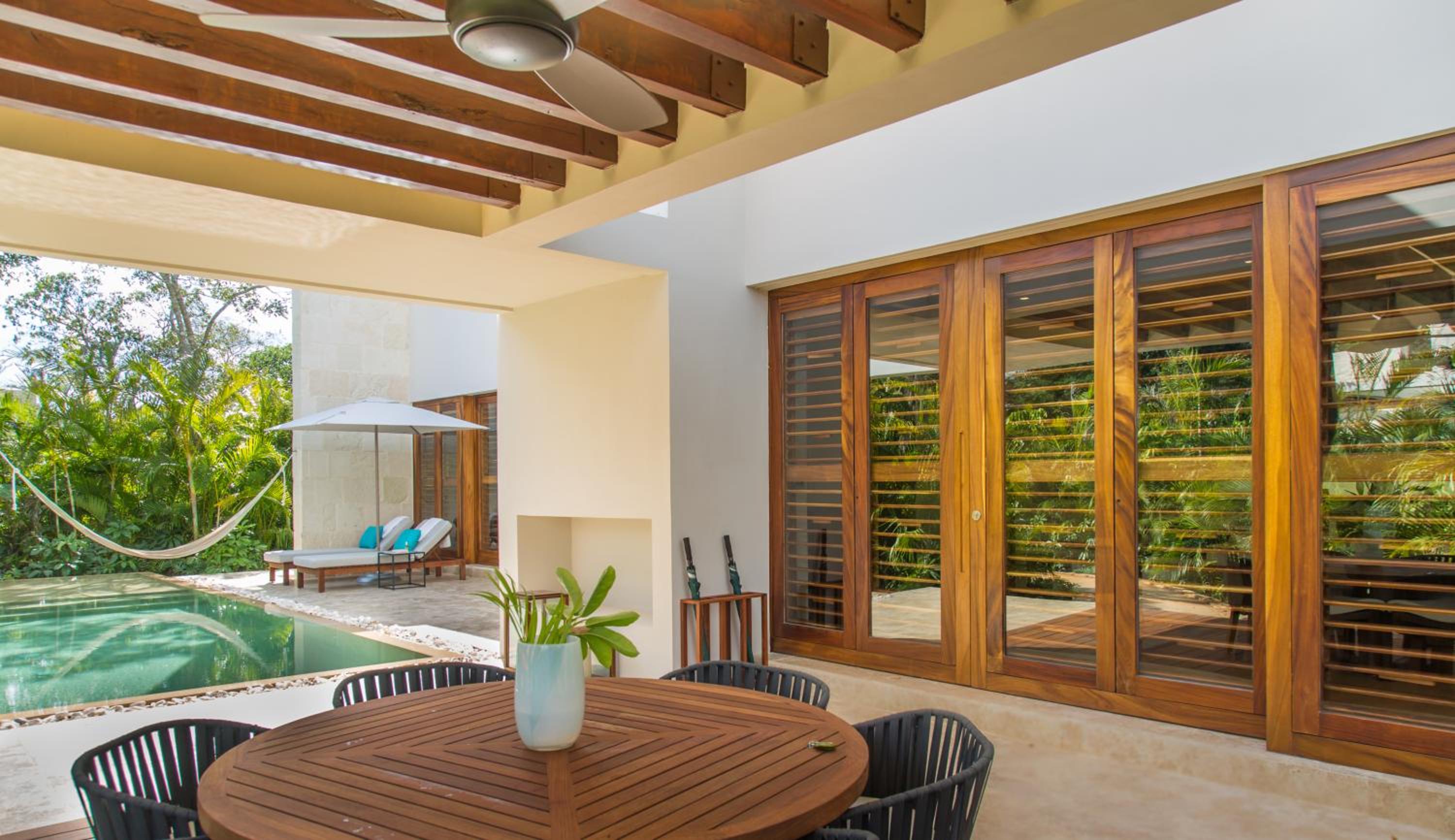 Deluxe Family Room - Photo 2