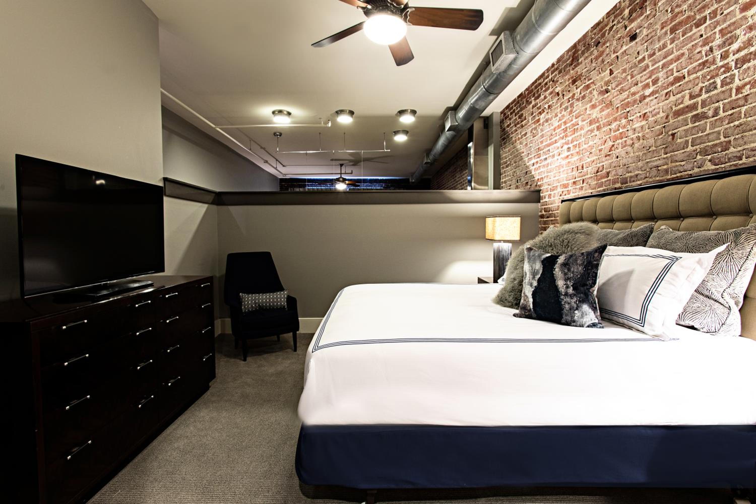 Luxury One-Bedroom Suite photo 2