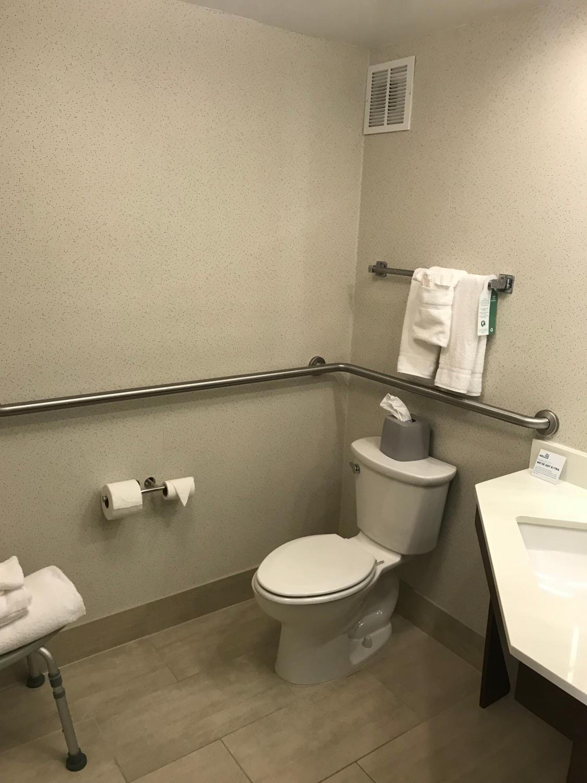 Queen Room - Disability Access - Photo 3