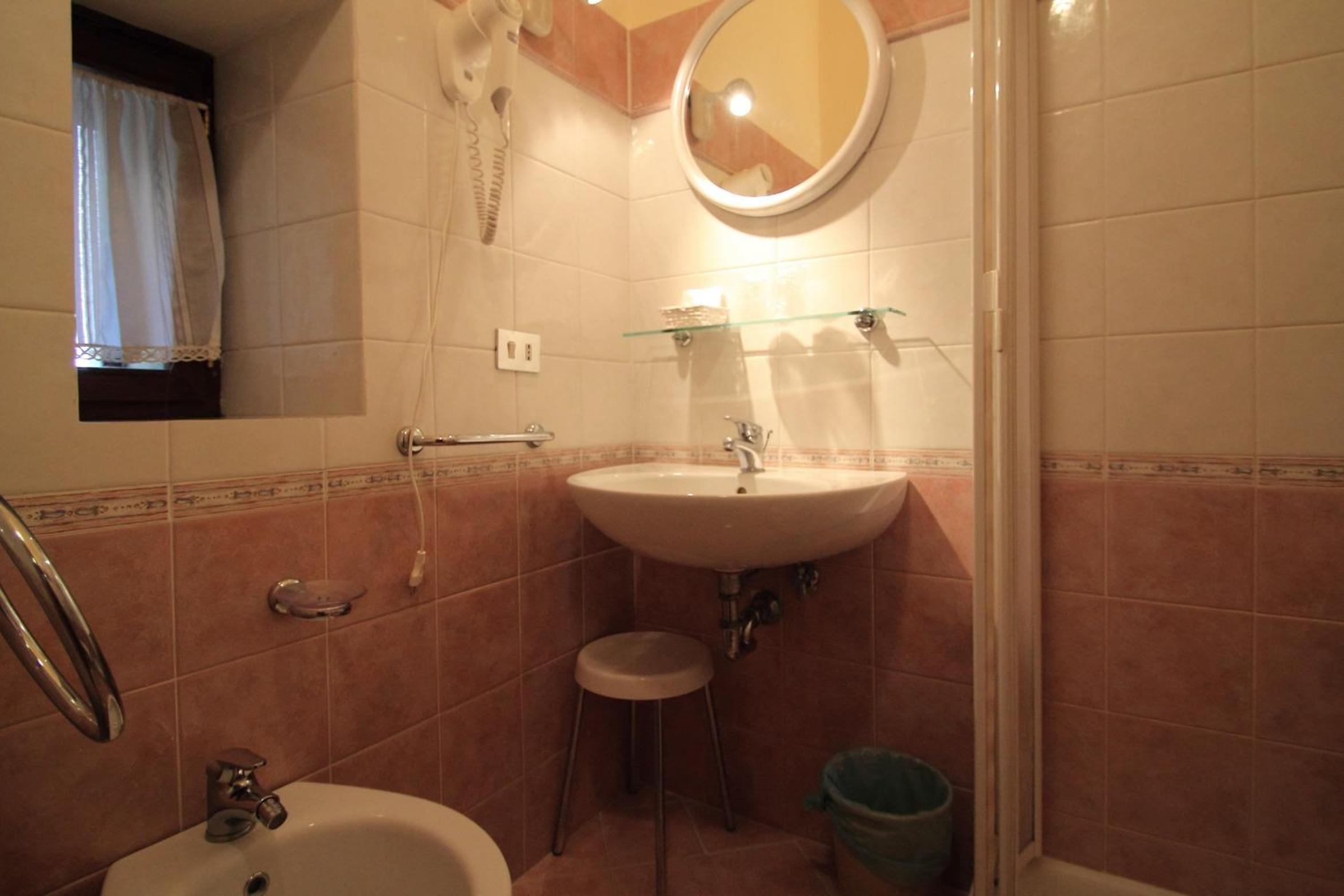 Double or Twin Room - Photo 3