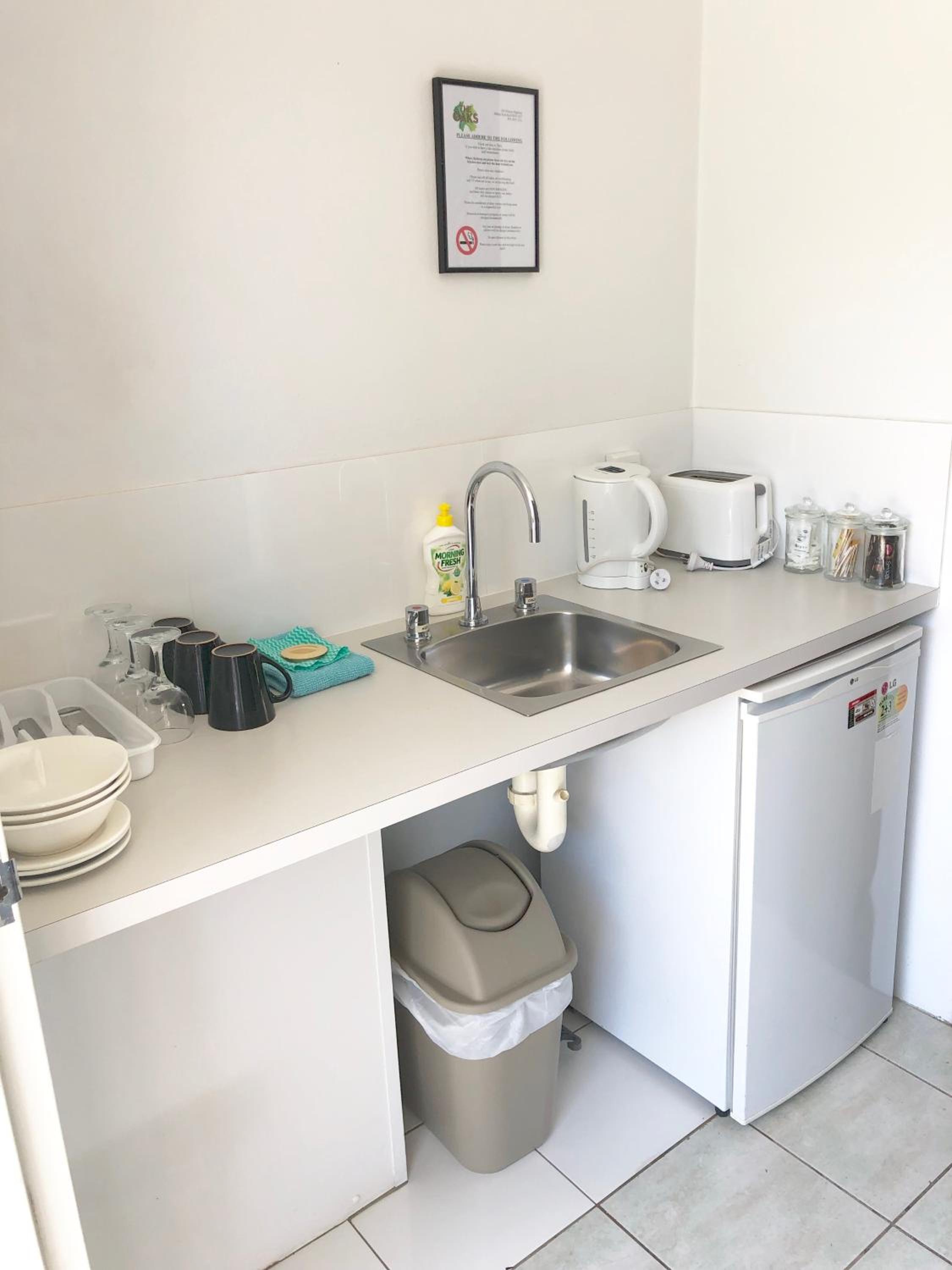 Standard Queen Room - Disability Access - Photo 4