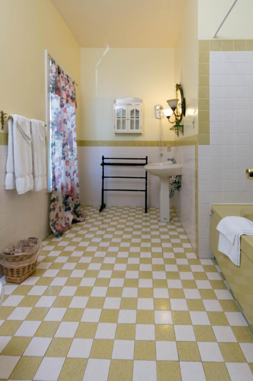 Queen Room photo 3