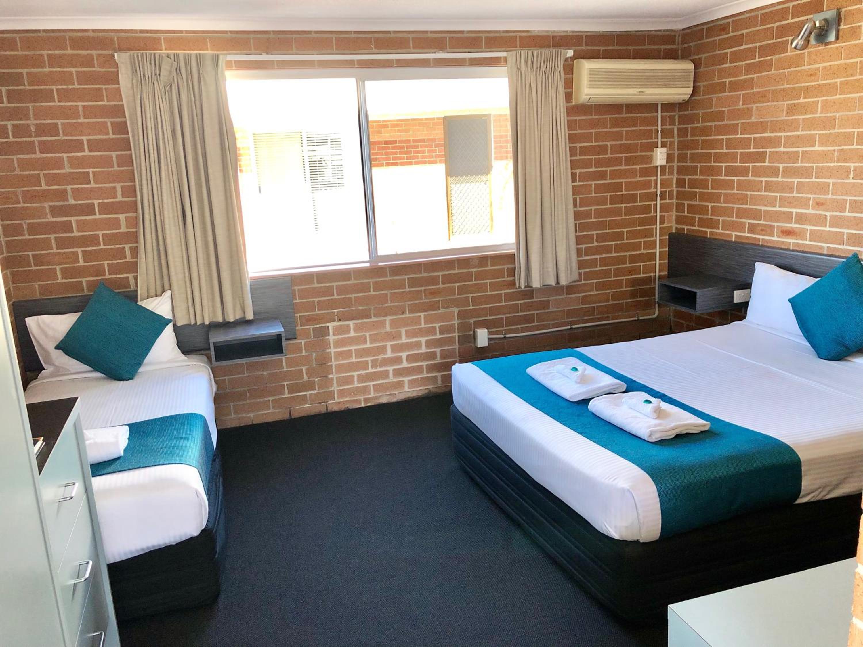 Standard Queen Room - Disability Access - Photo 1
