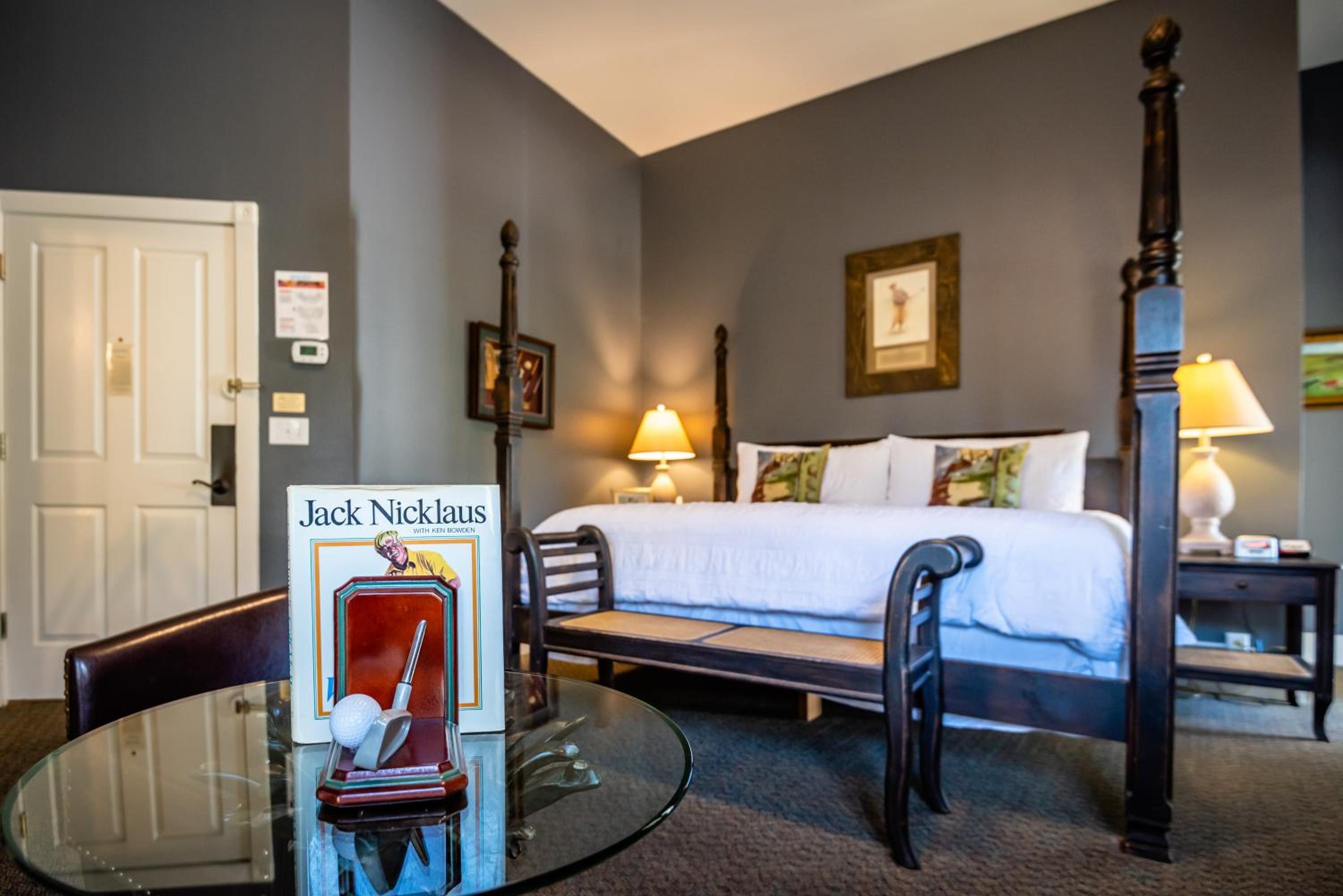 King Room with Balcony - Photo 3