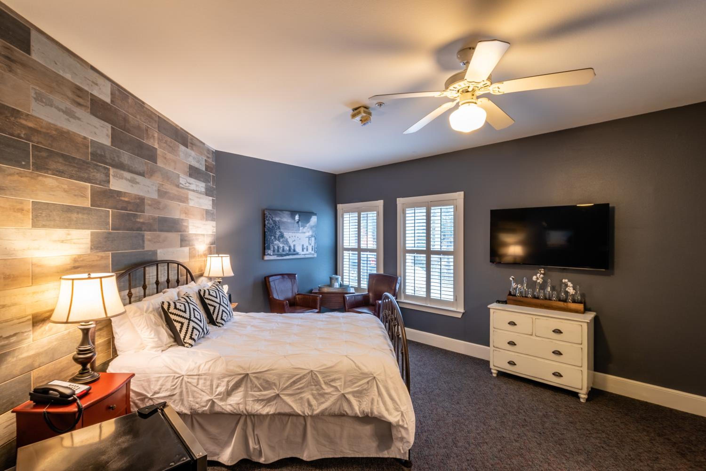 Queen Room - Disability Access - Photo 4