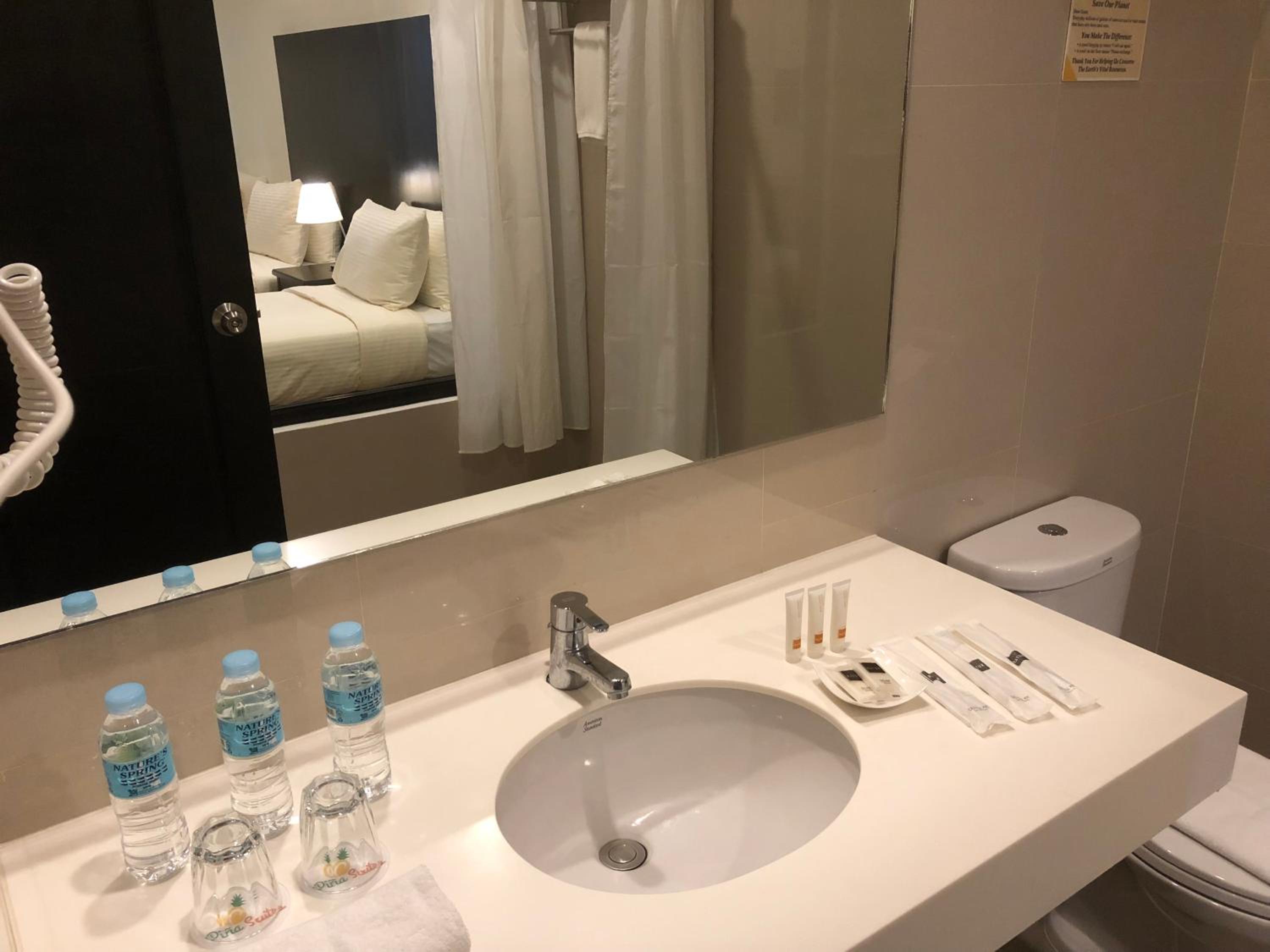 Deluxe Family Suite - Photo 4