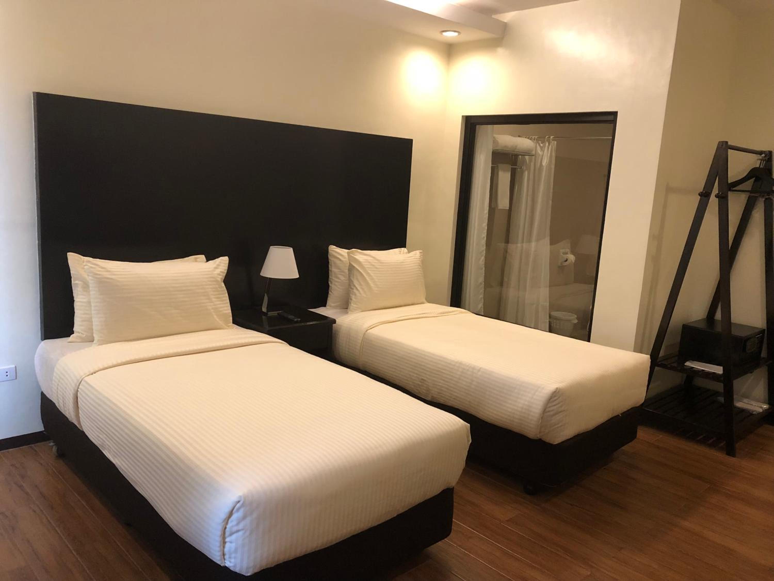 Twin Room with Bathroom - Photo 1