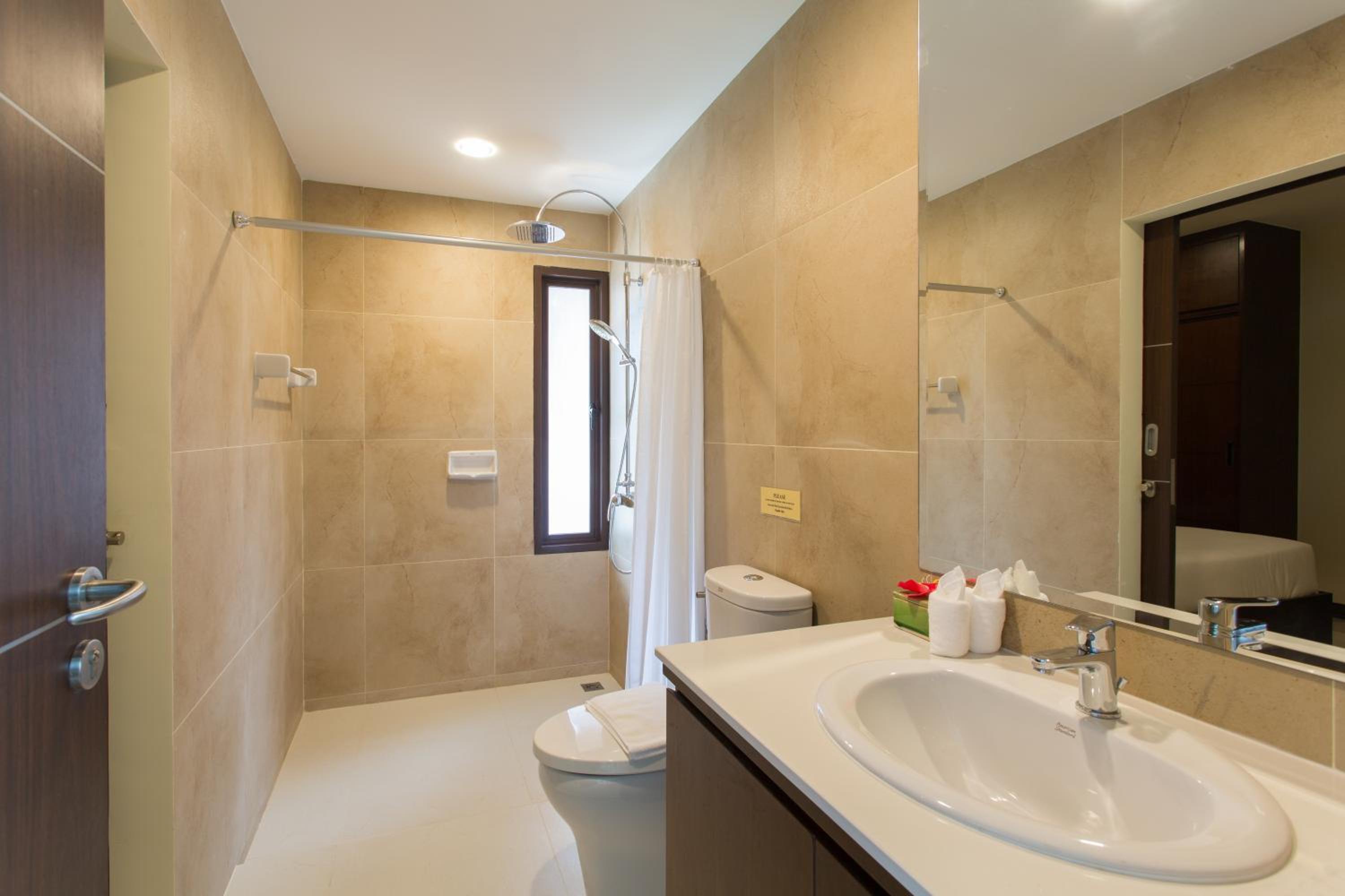 Three-Bedroom Apartment with Spa bath photo 3