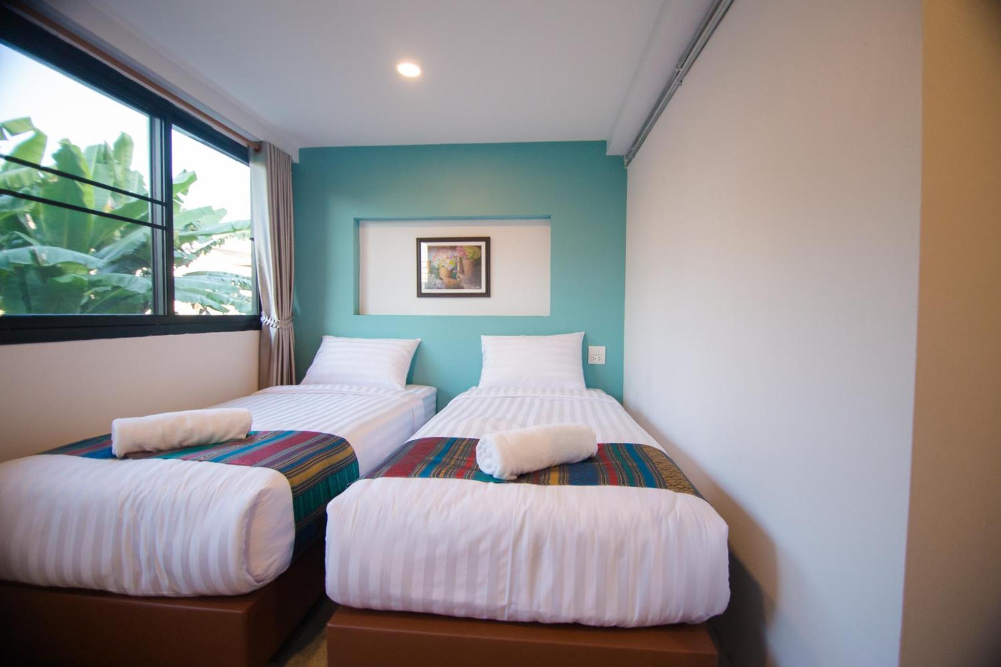 Twin Room with Private Bathroom - Photo 9