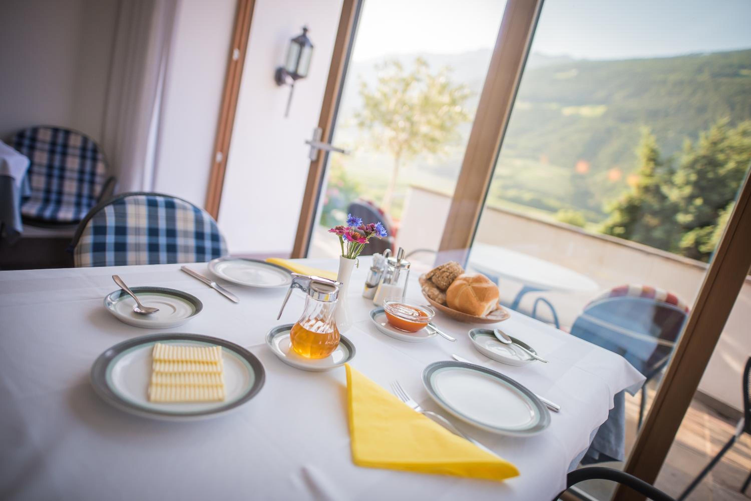 Double Room with Balcony - Photo 4