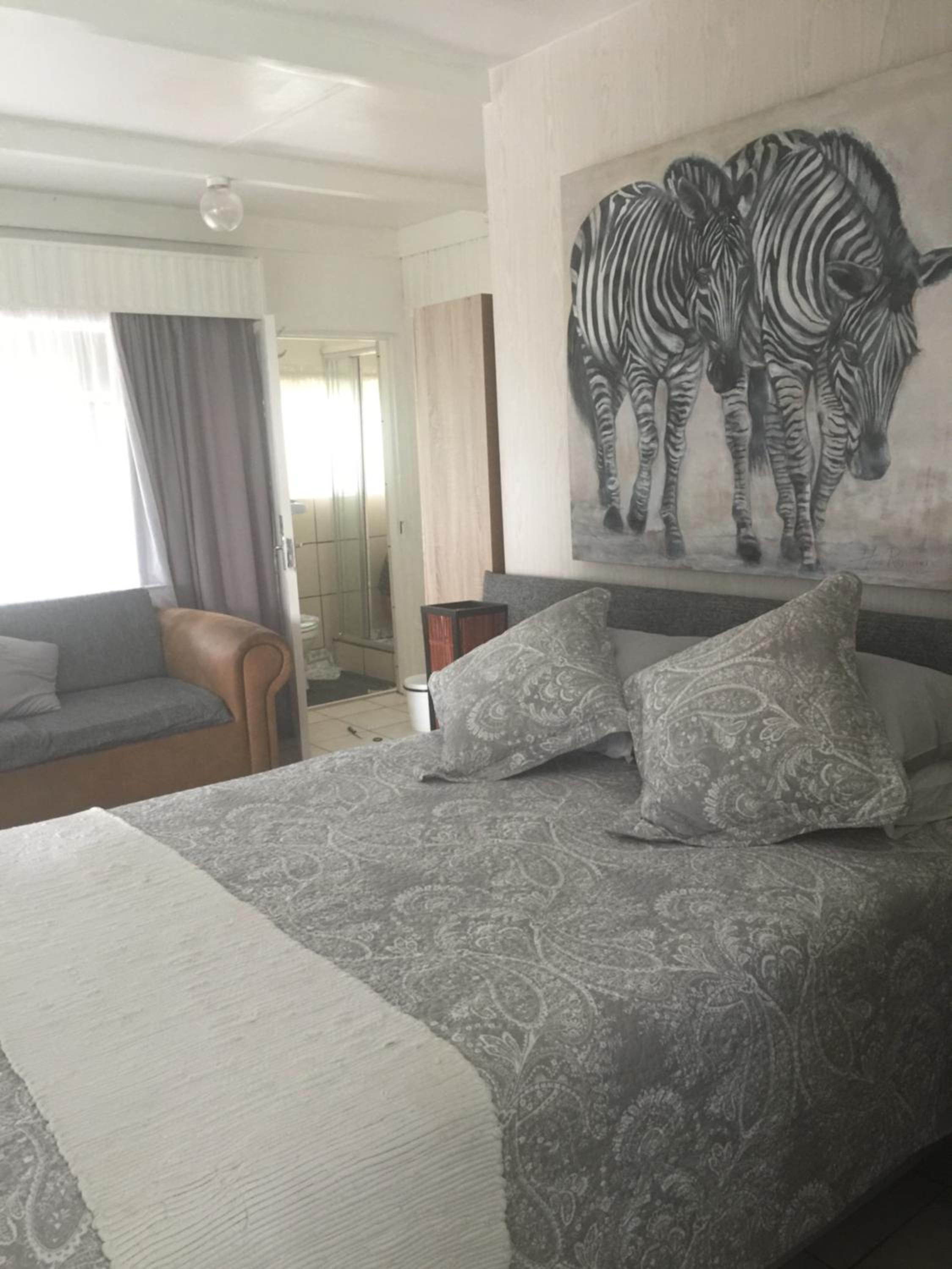 Family Suite with Balcony - Photo 14