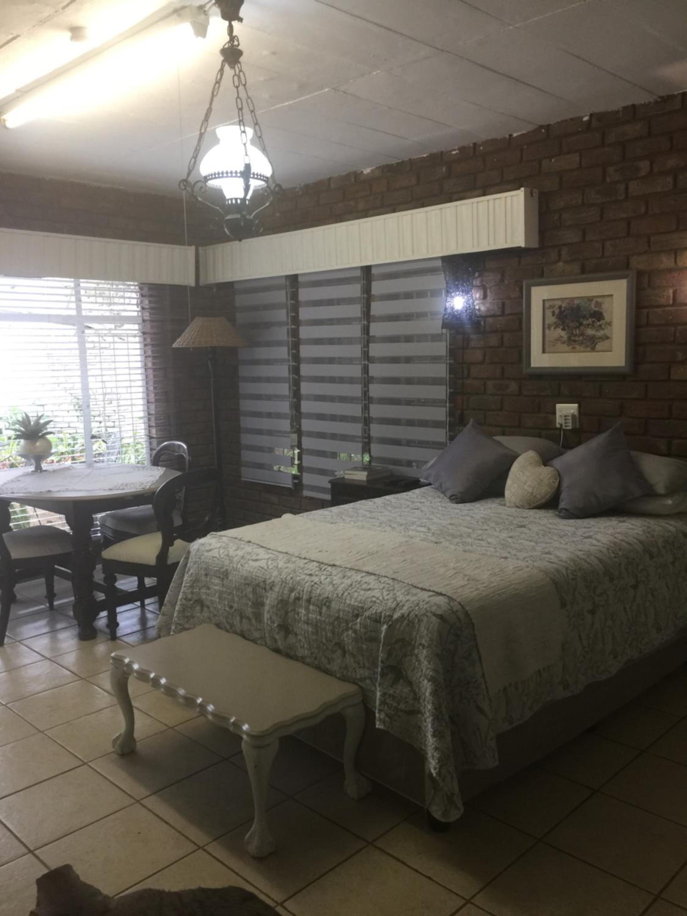 Deluxe Room - Photo 12