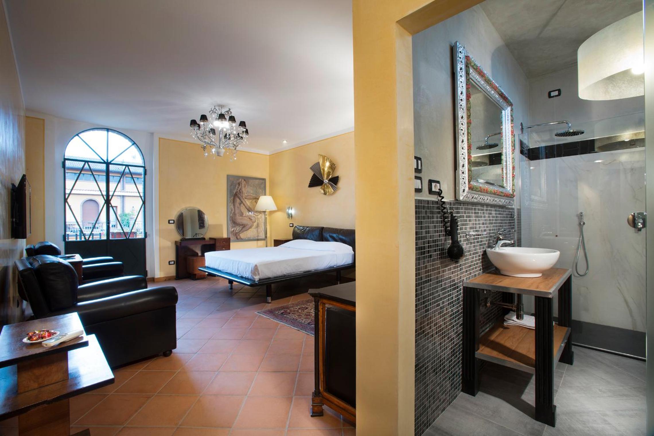 Large Double Room photo 1