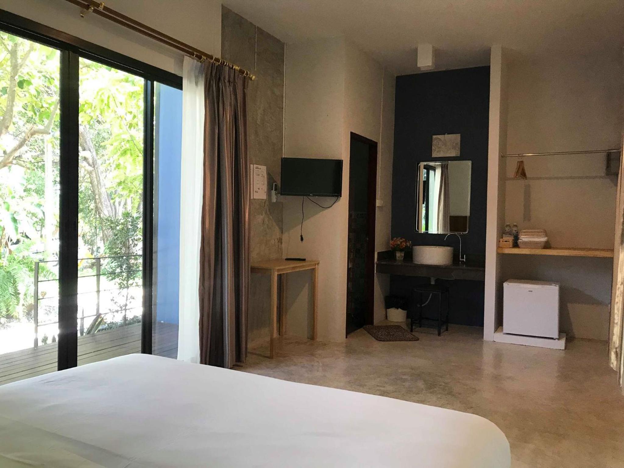 Double Room with Balcony - Photo 2
