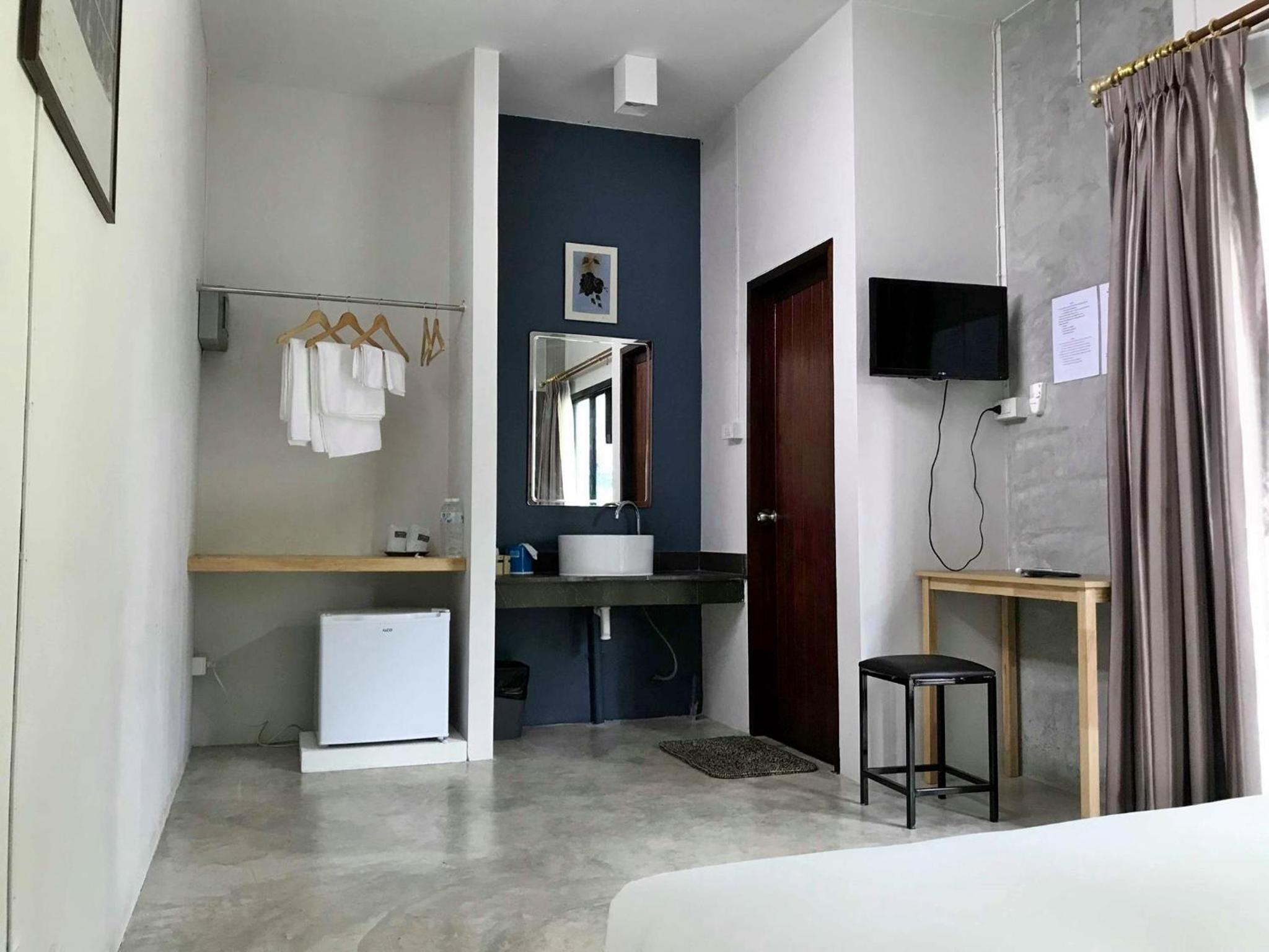 Double Room with Balcony - Photo 24