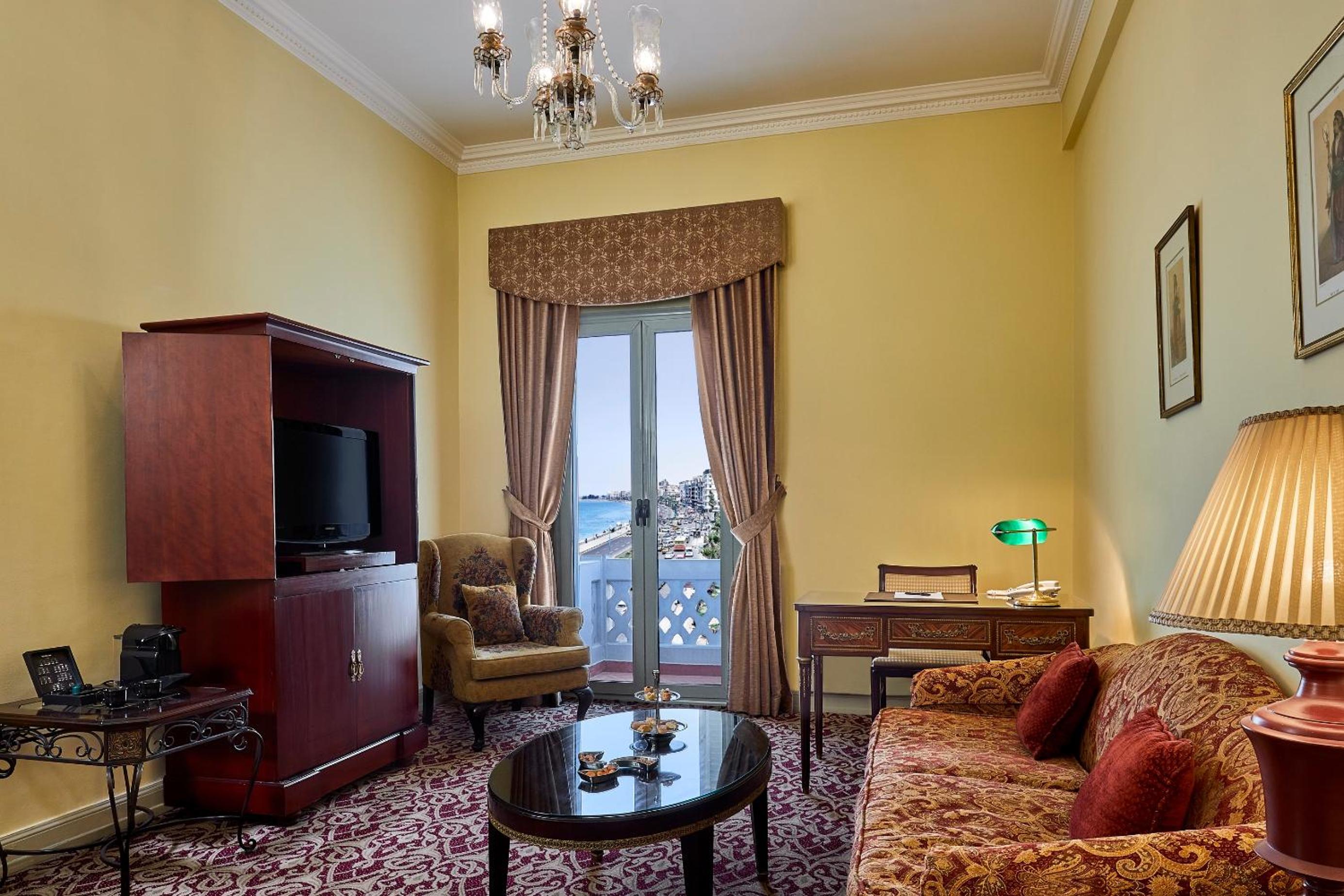 Executive Suite - Photo 6