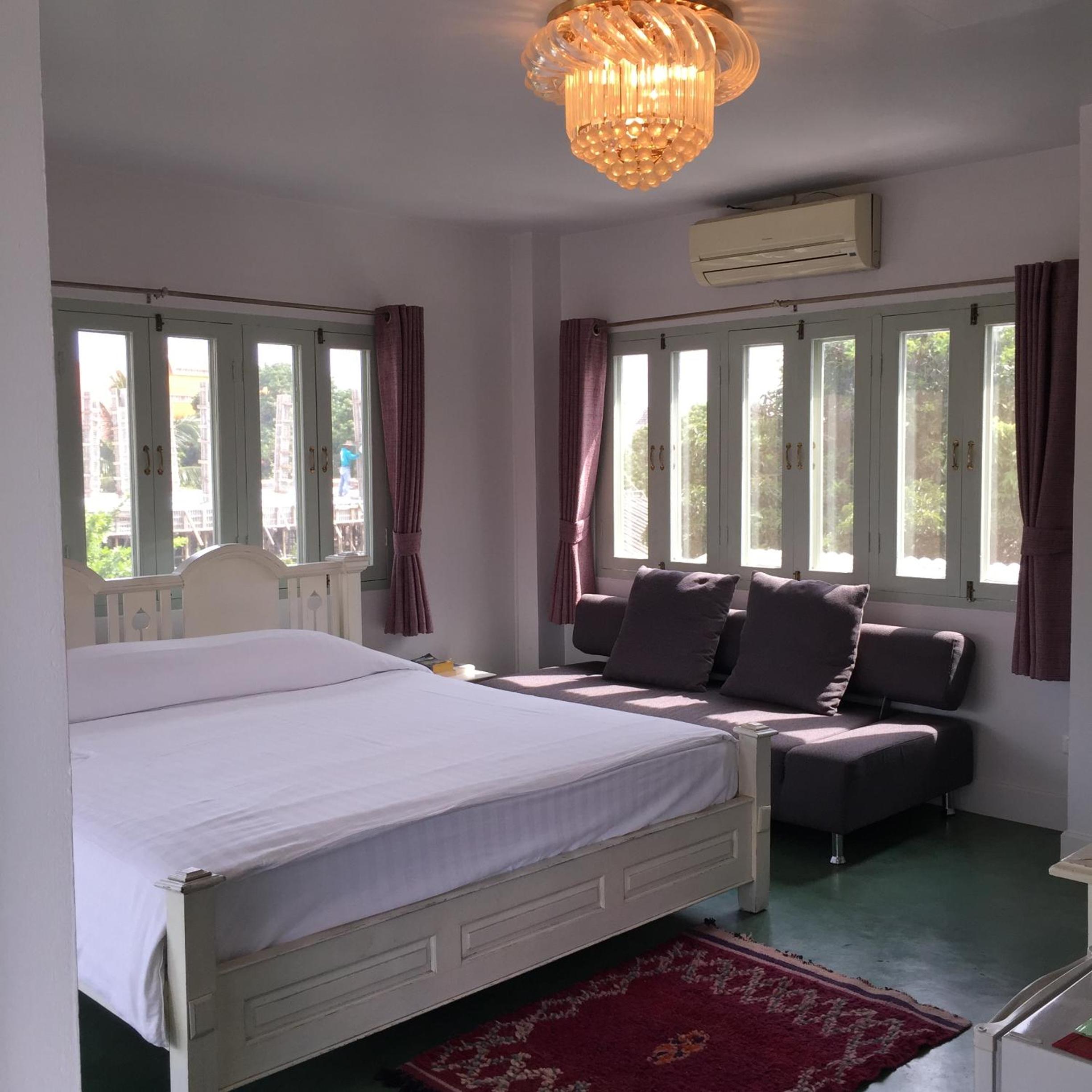 Deluxe Double Room with Balcony - Photo 30