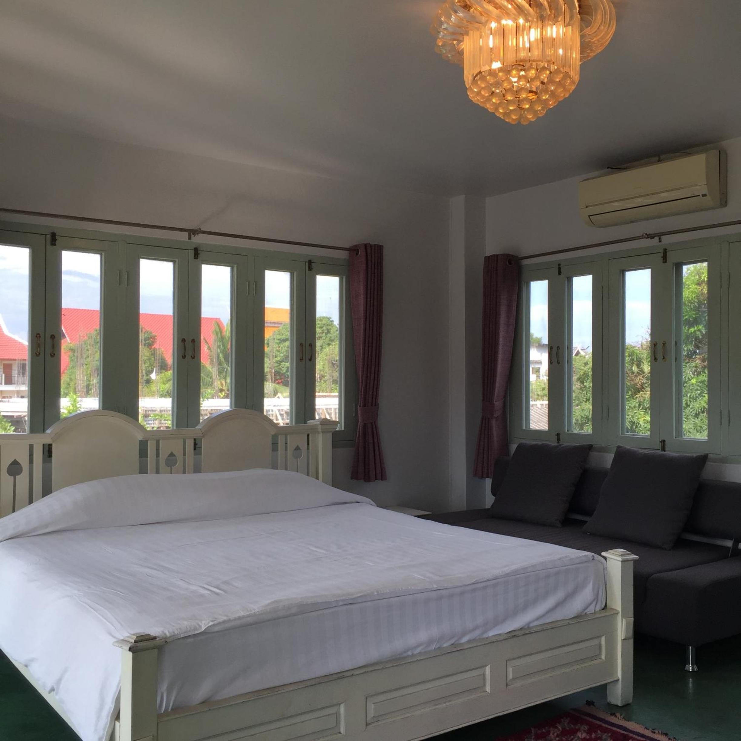 Deluxe Double Room with Balcony - Photo 31