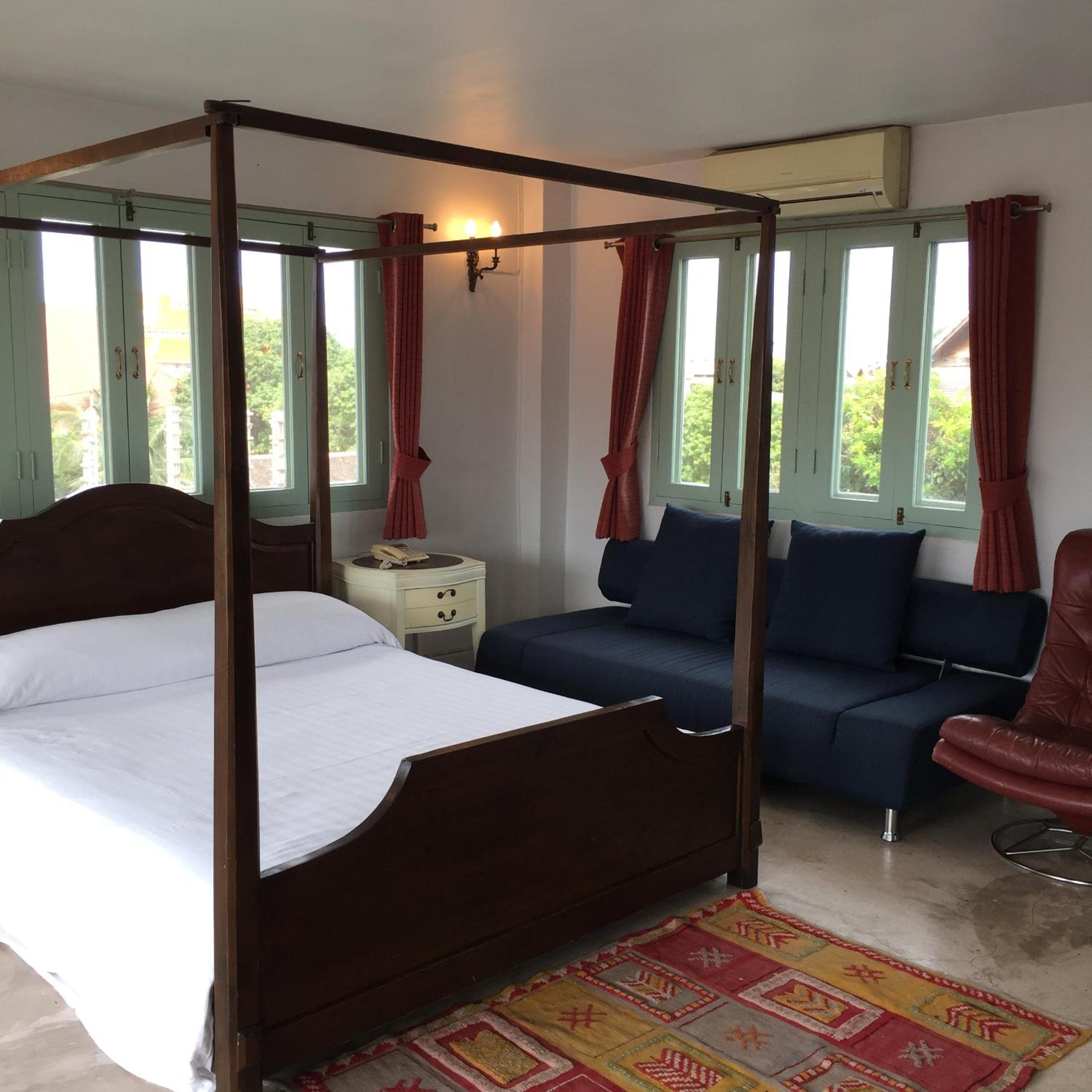 Deluxe Double Room with Balcony - Photo 33