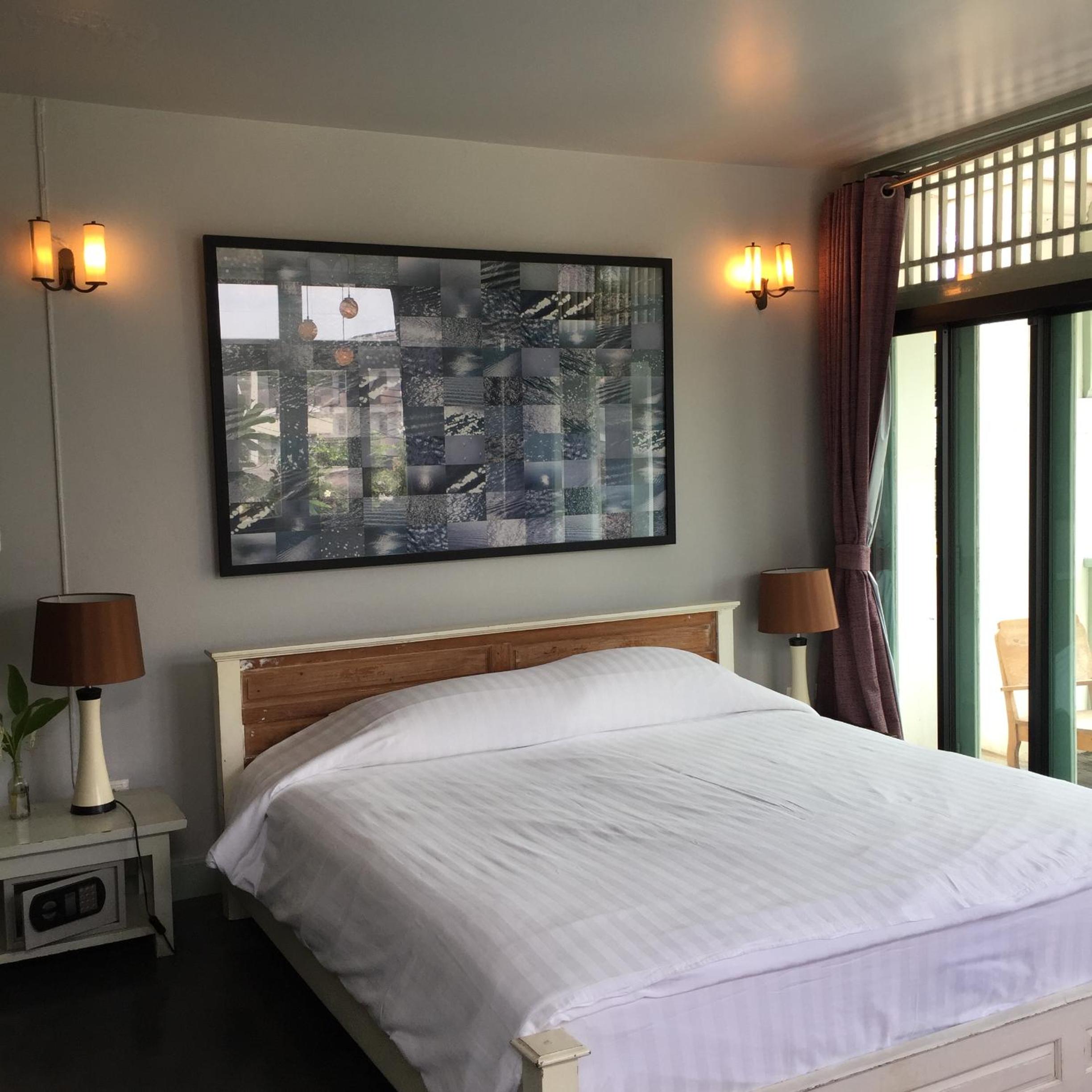Deluxe Double Room with Balcony - Photo 43