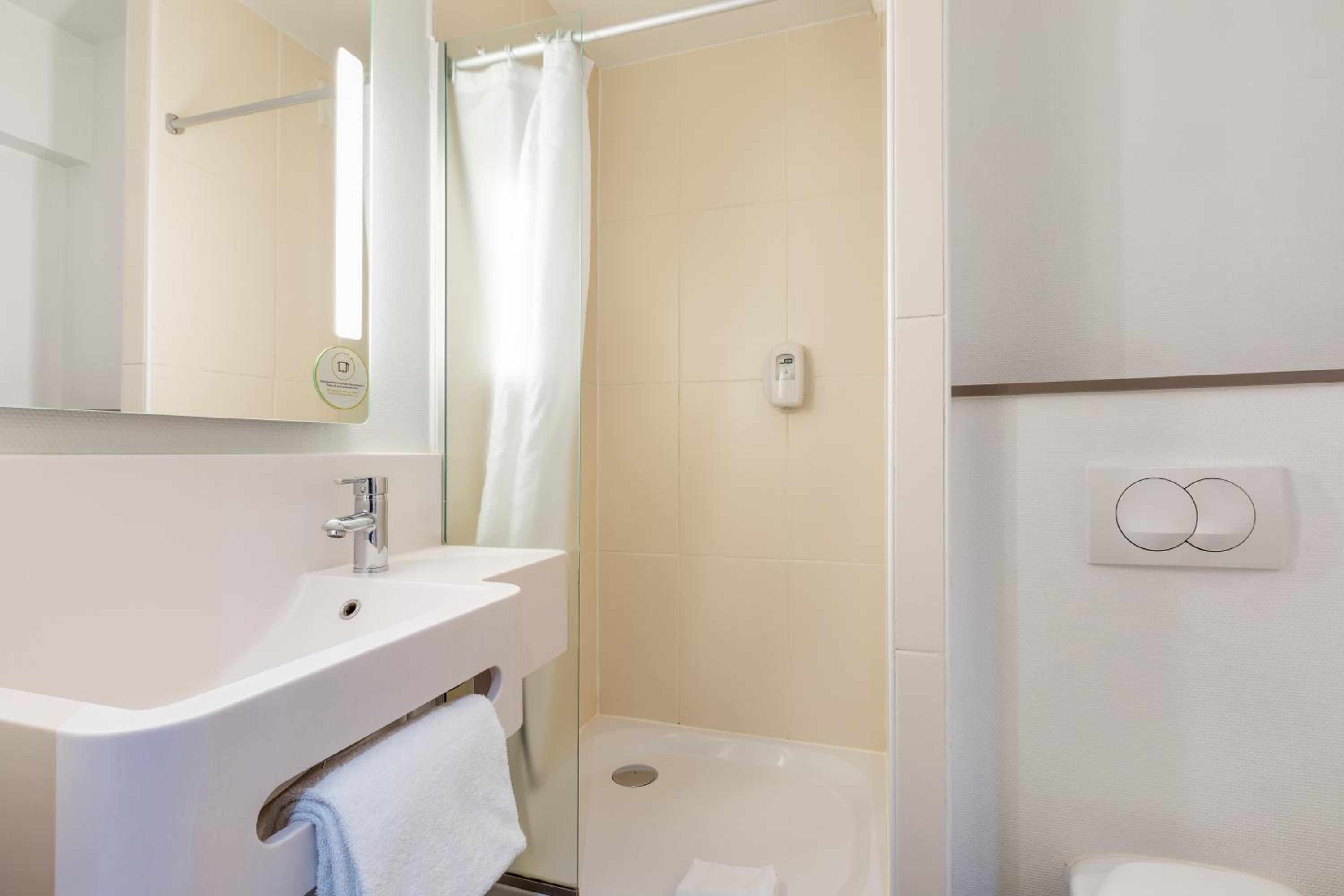 Double Room - Photo 16