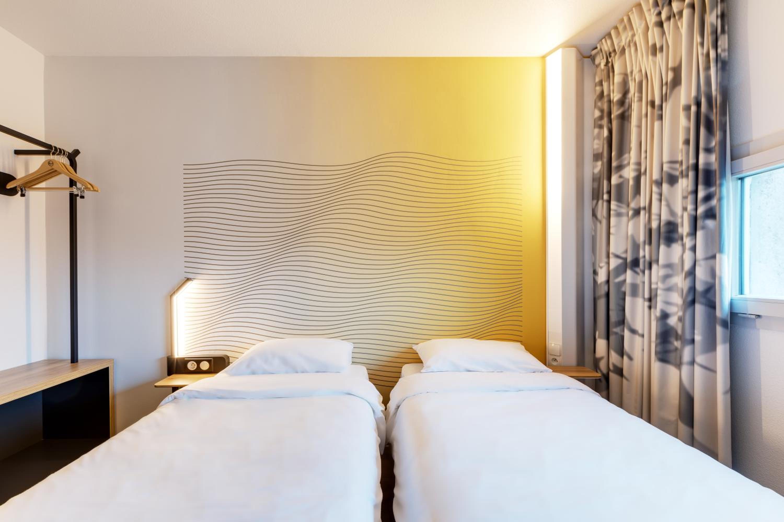 Twin Room - Photo 7