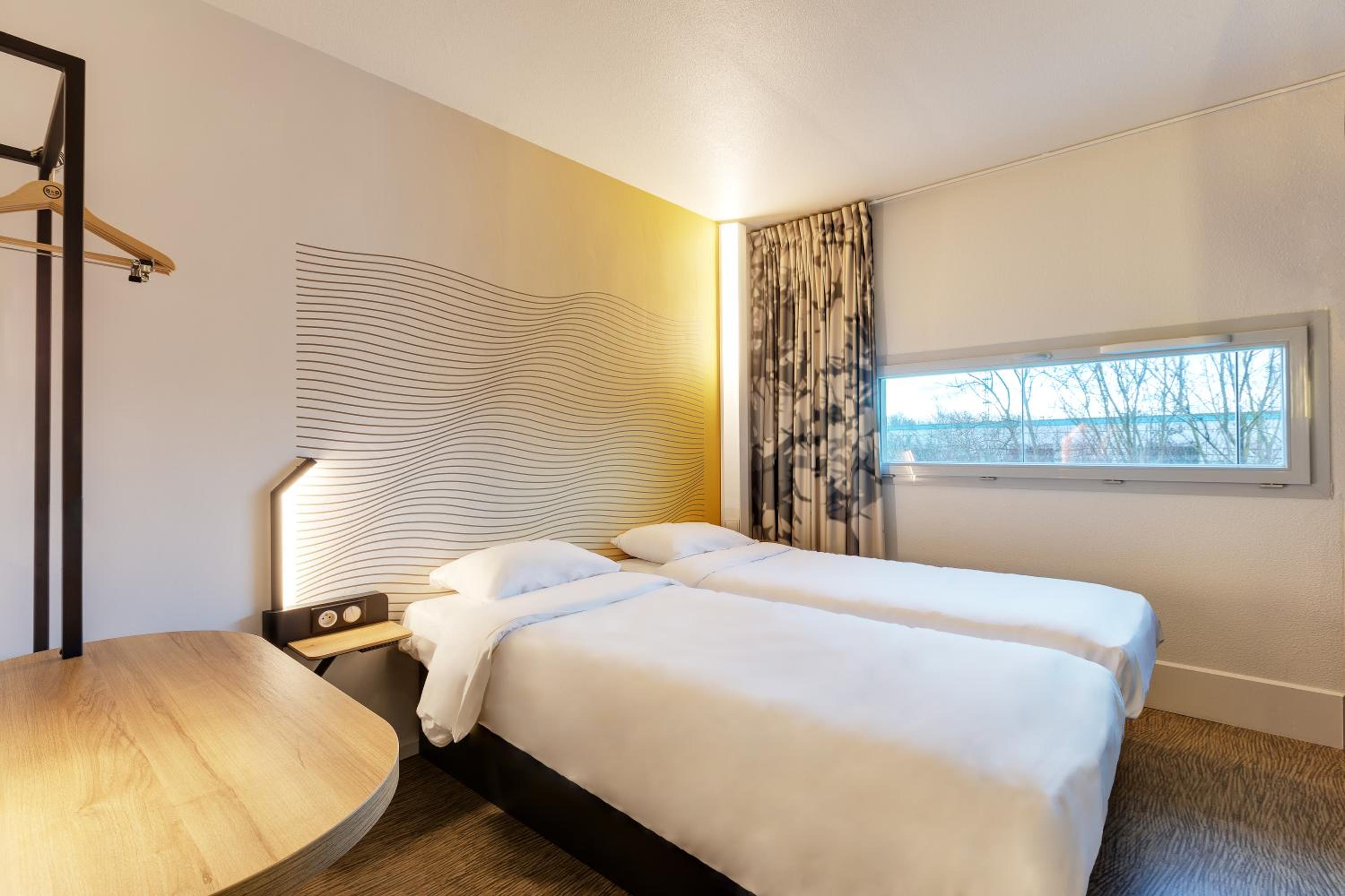 Twin Room - Photo 10
