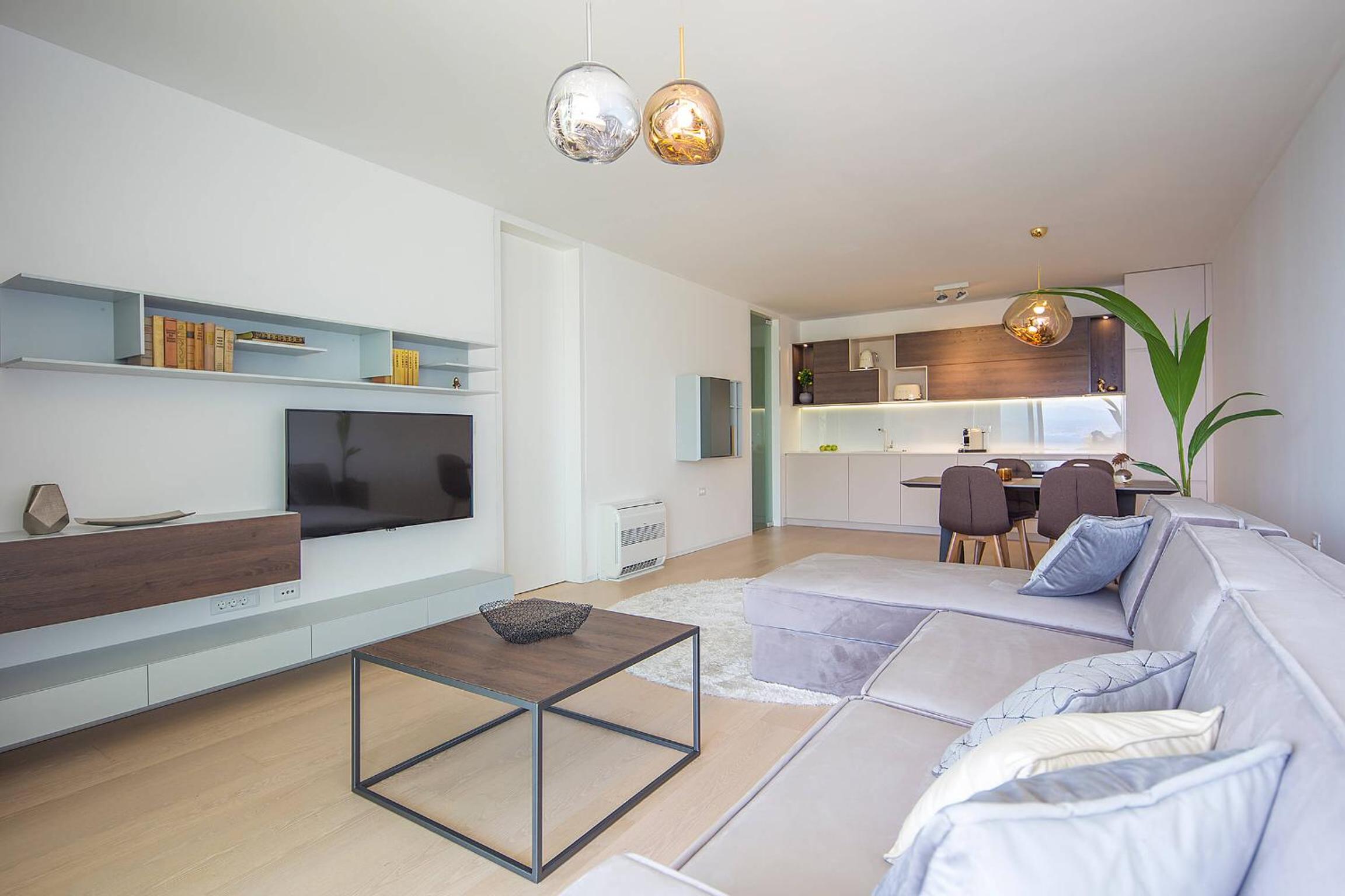 Deluxe One-Bedroom Apartment With Sea View photo 3