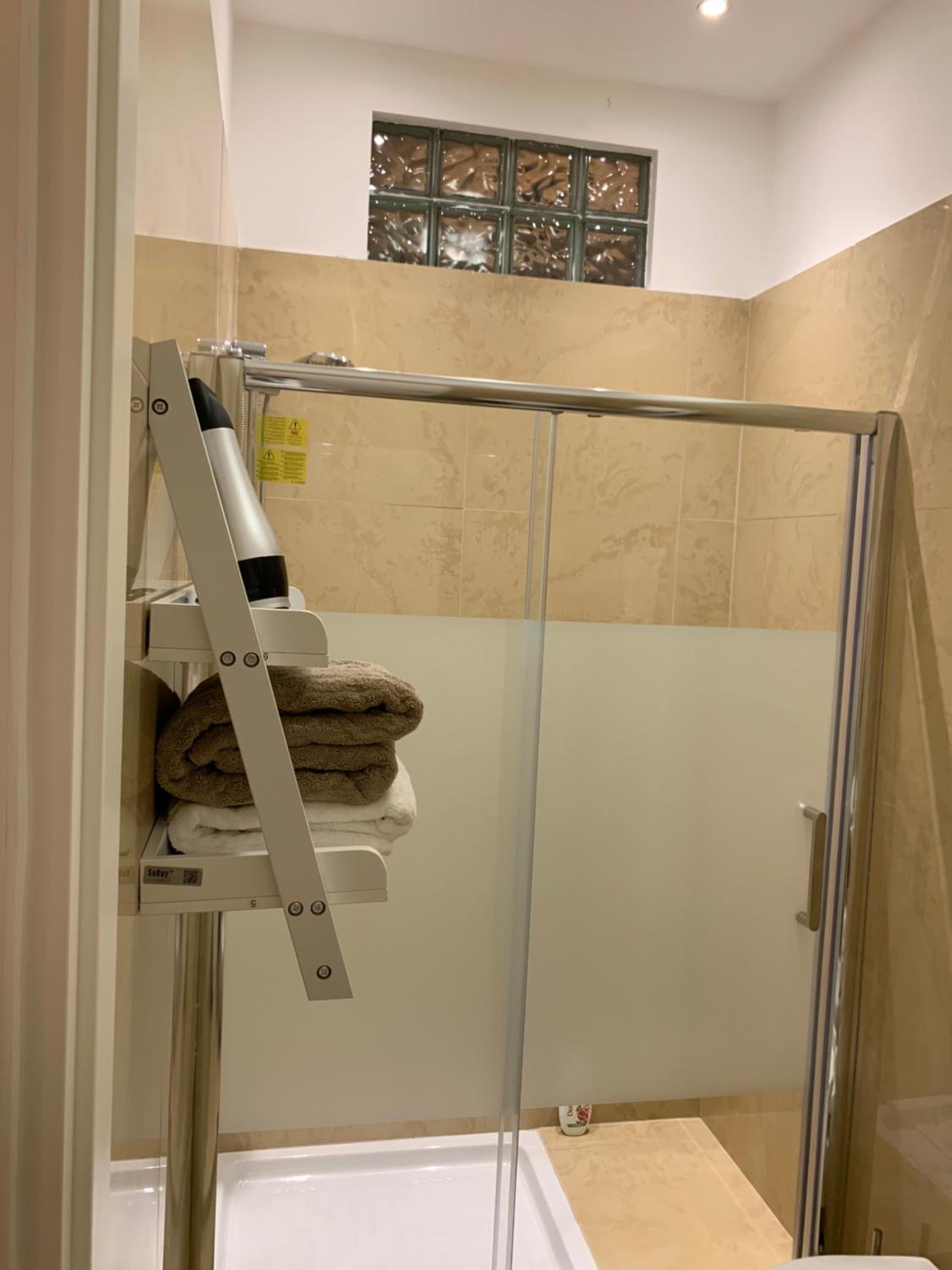 Triple Room with Private Bathroom - Photo 13