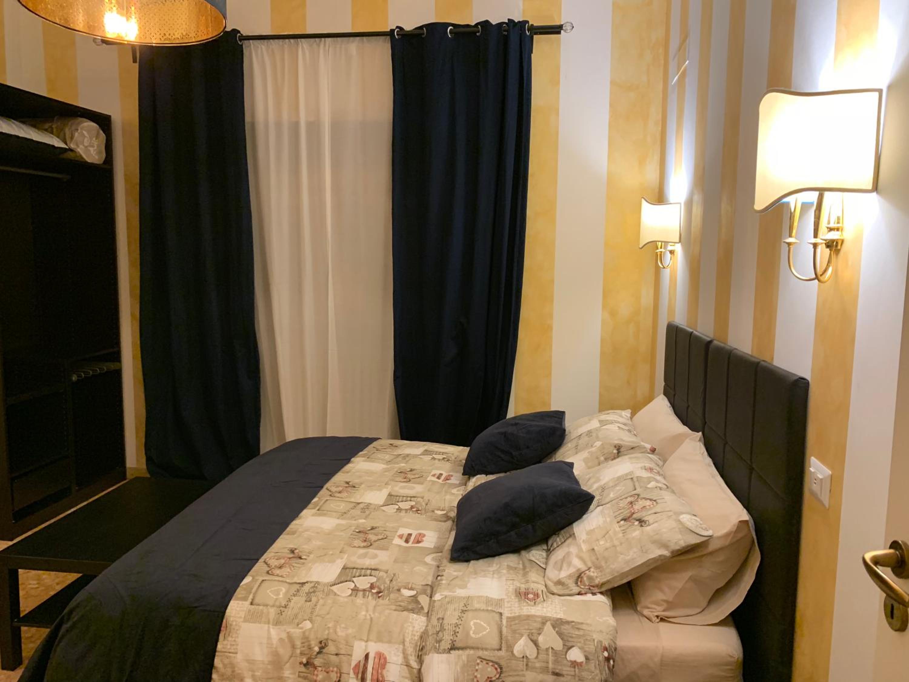 Triple Room with Private Bathroom - Photo 15