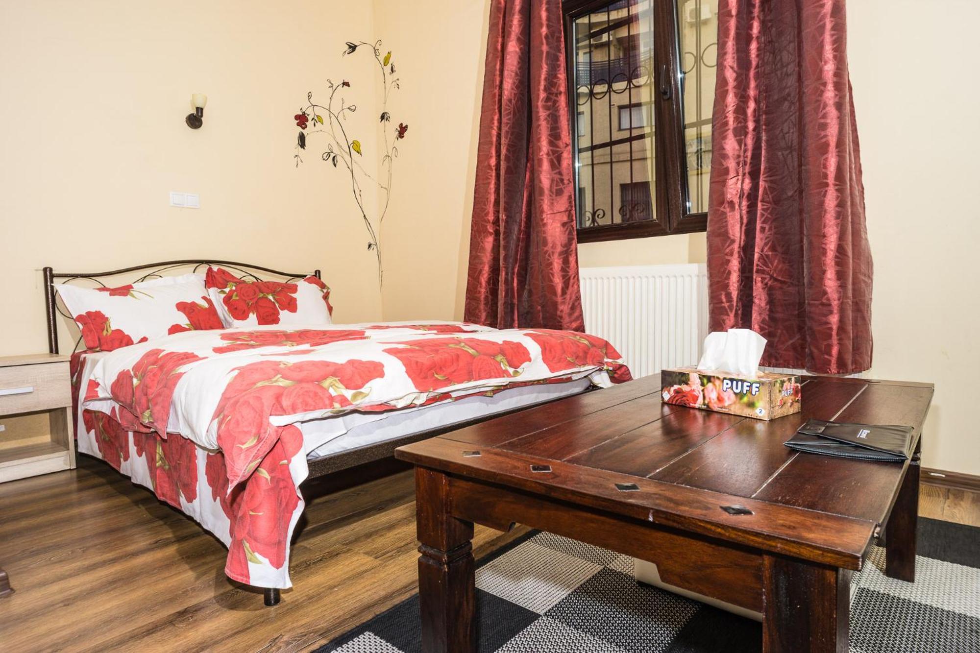 Double Room with Private Bathroom - Photo 5