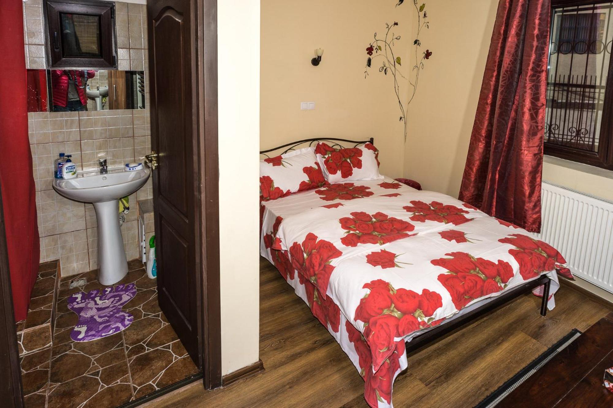 Double Room with Private Bathroom - Photo 1