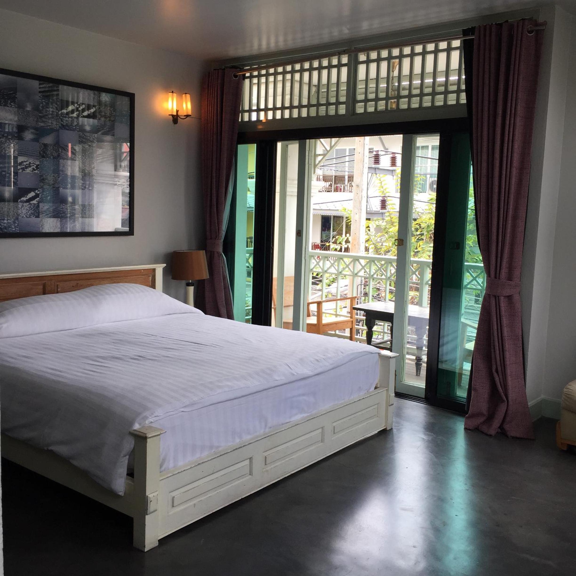 Deluxe Double Room with Balcony - Photo 35