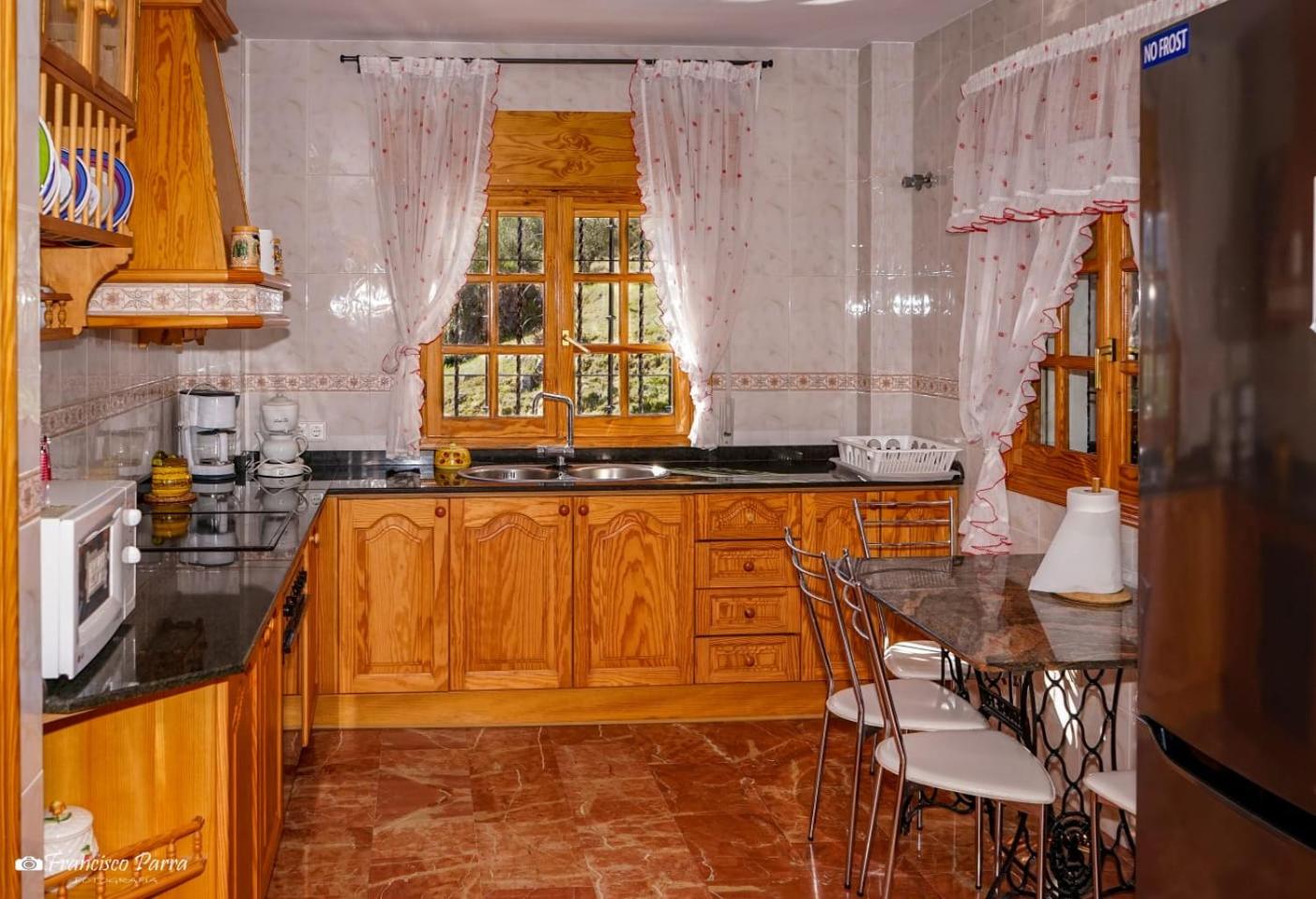 Four-Bedroom House photo 3