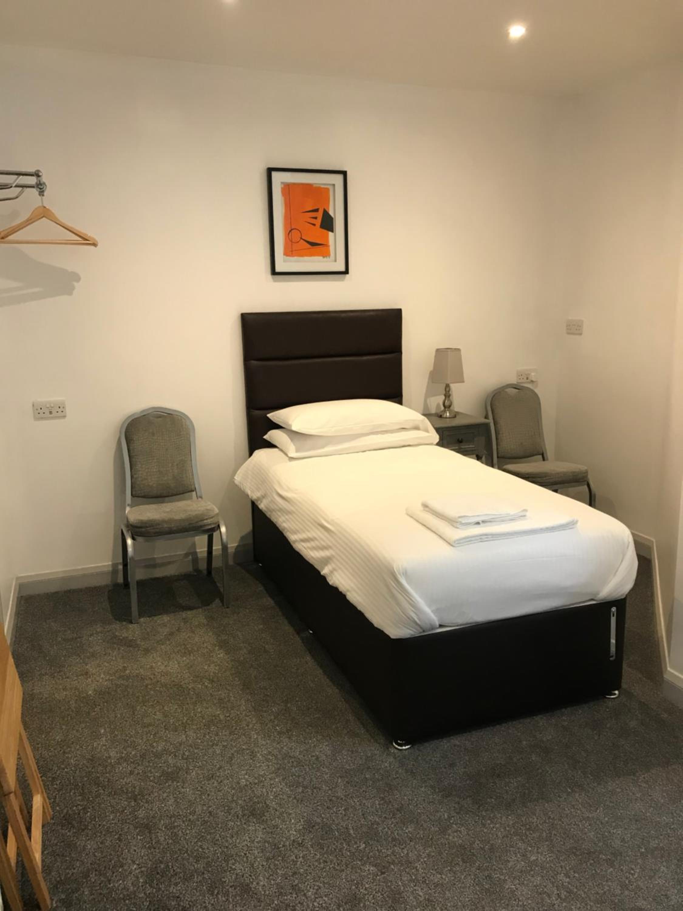 Twin Room with Private Bathroom - Photo 6