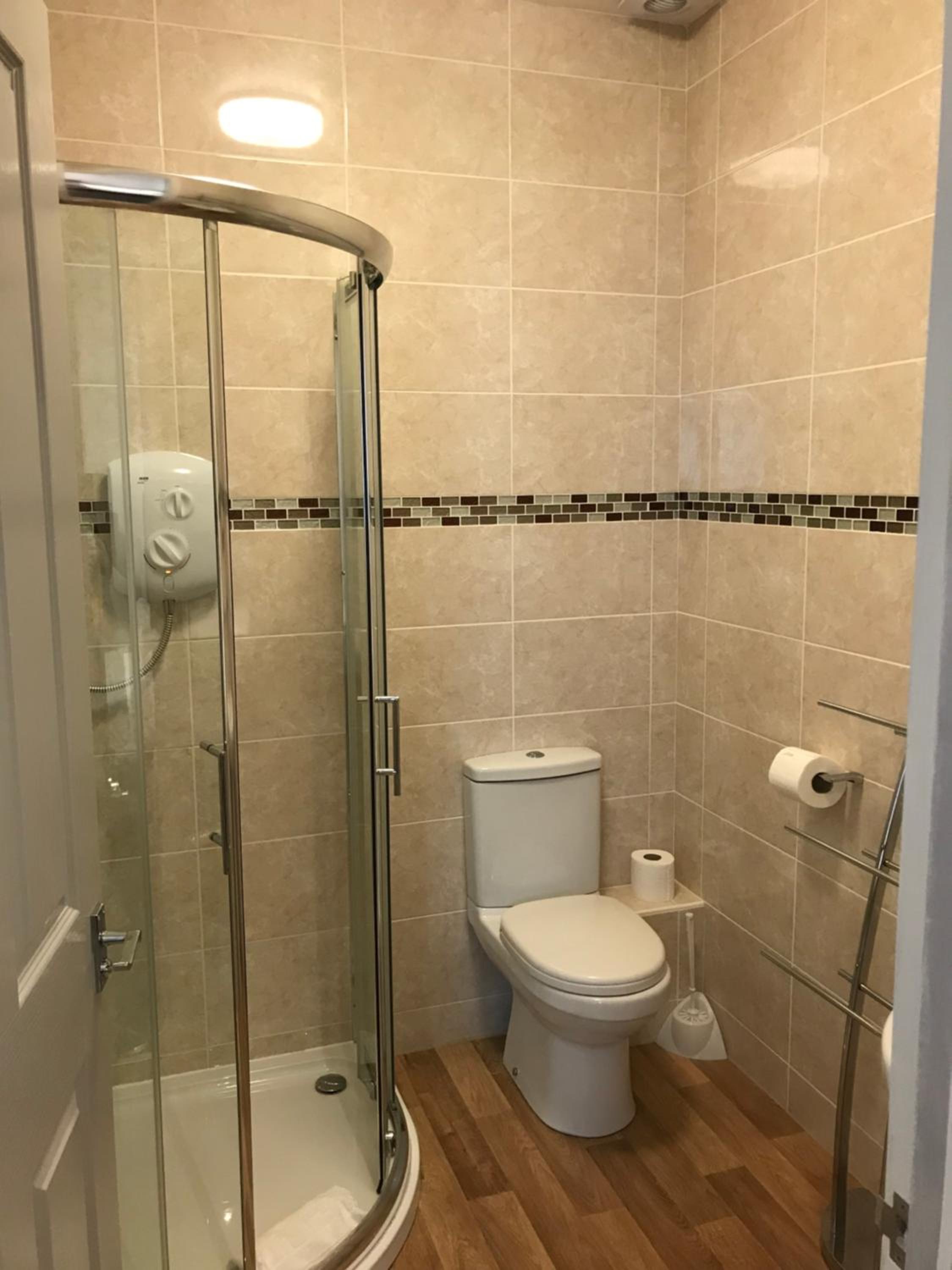 Twin Room with Private Bathroom - Photo 8