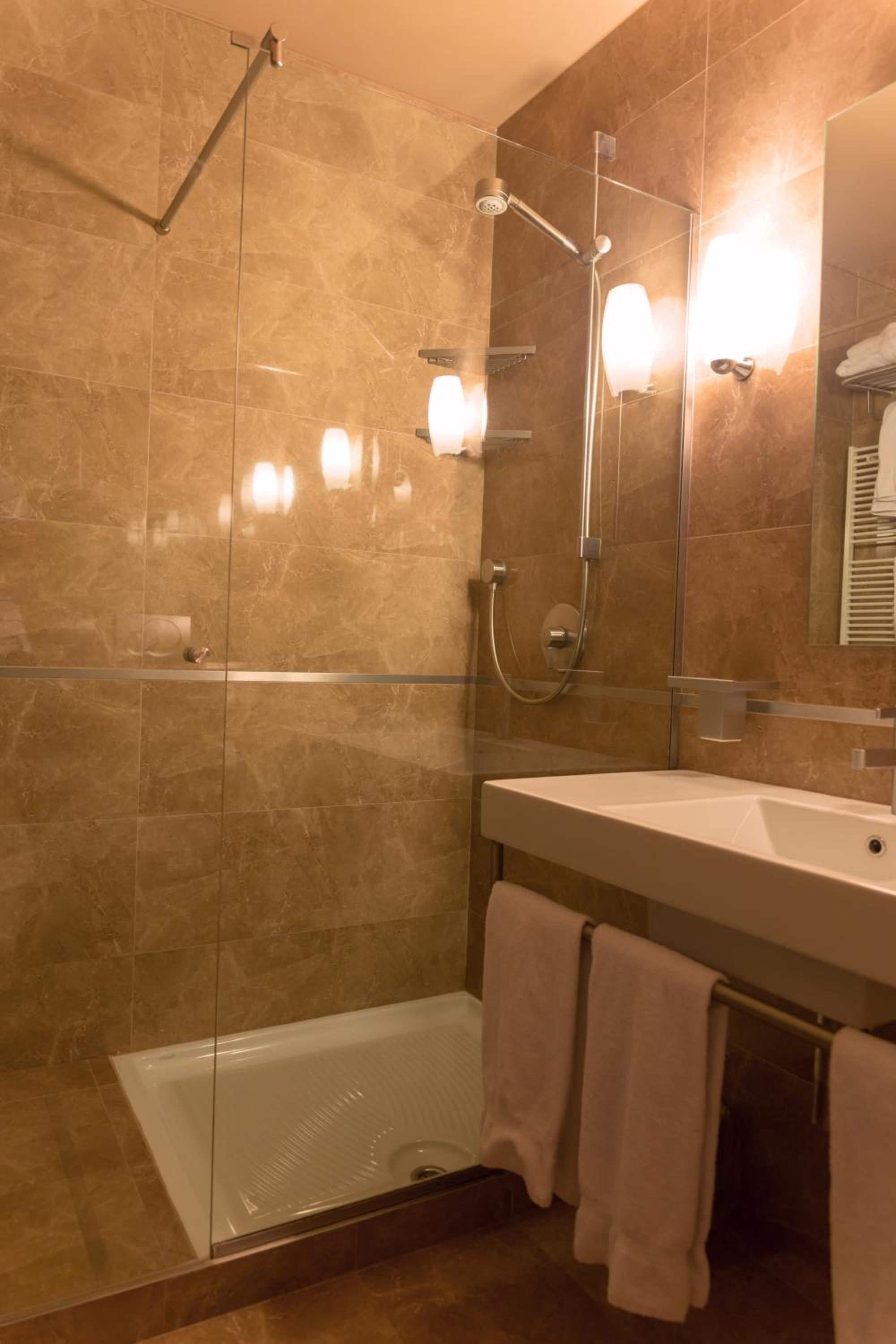 Standard Double Room - Photo 10