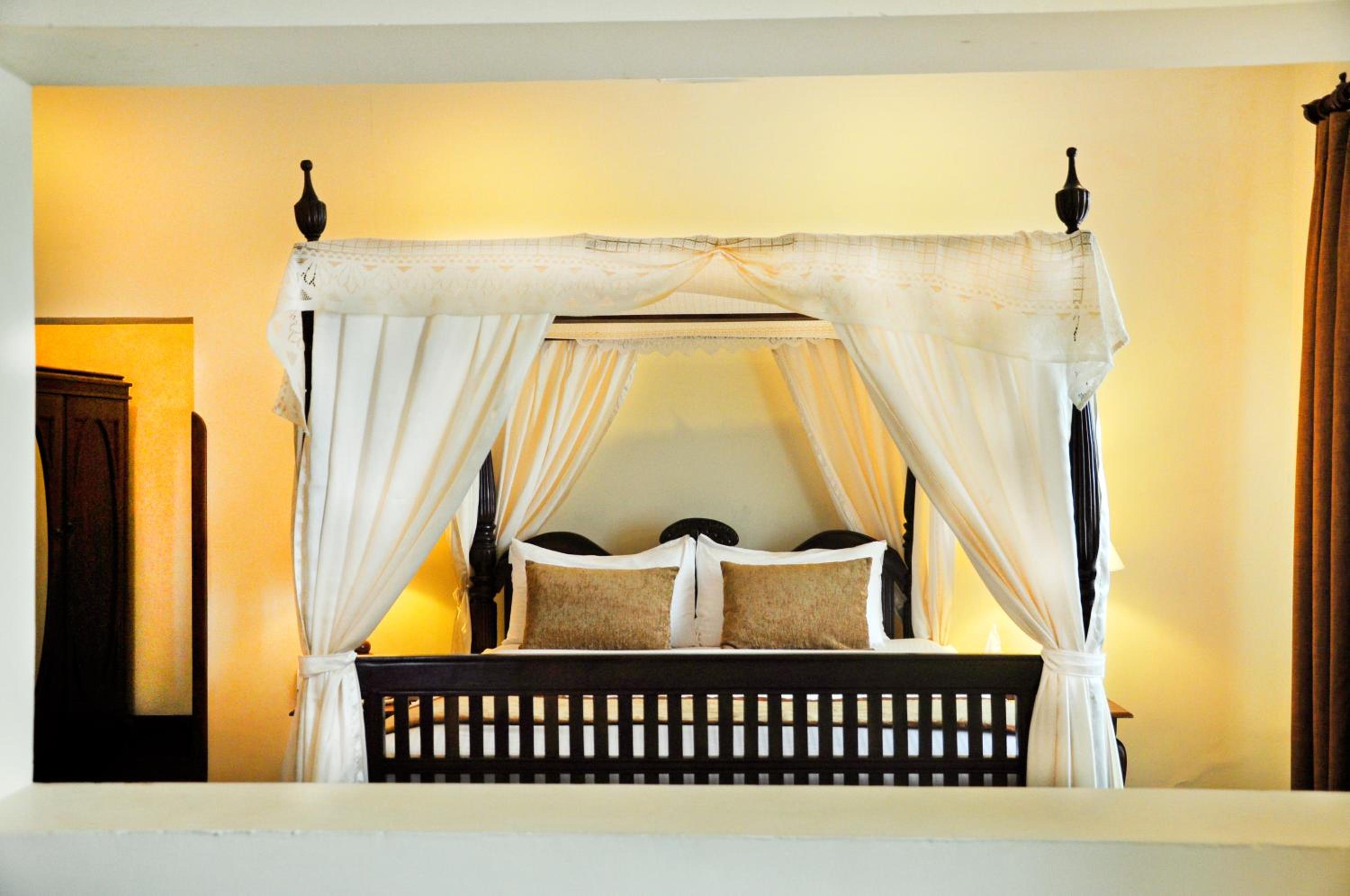 Bed & Sleeping Area