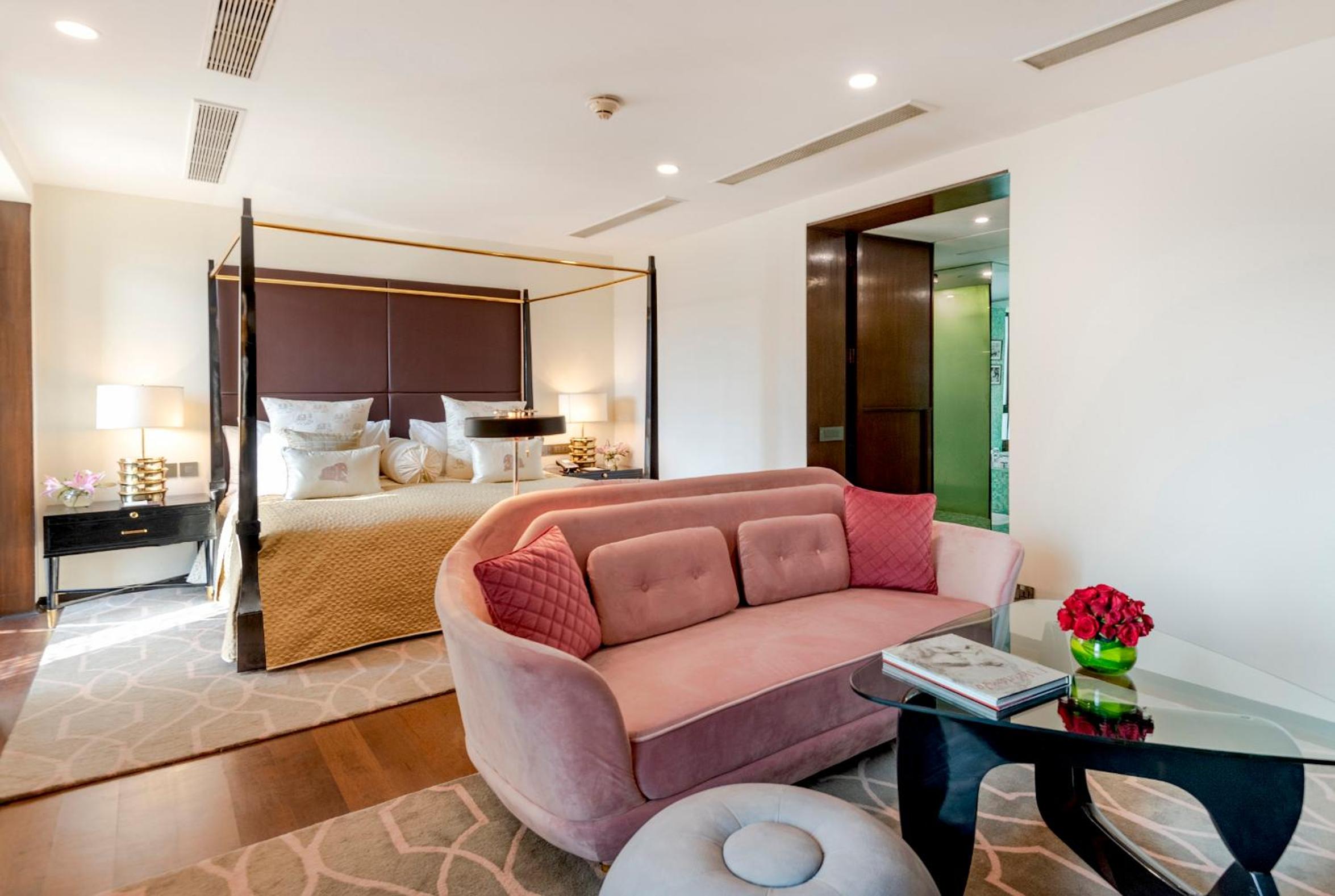 Sultan Suite with Happy Hours at Safari Lounge 5 to 7 pm, Buy 01 drink and get another drink complimentary (spirits), 1200 spa credit per booking