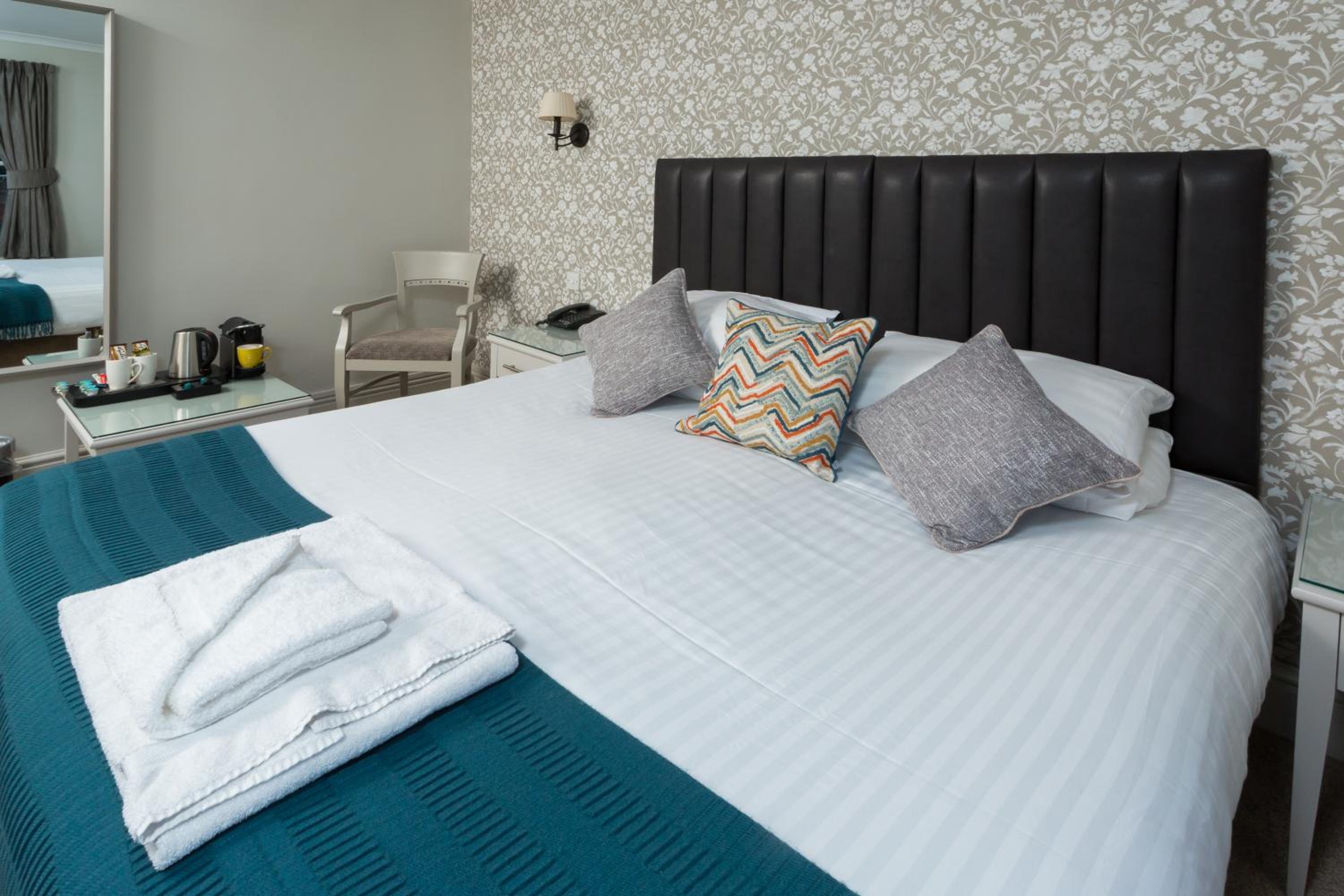 Deluxe Double or Twin Room - Photo 11
