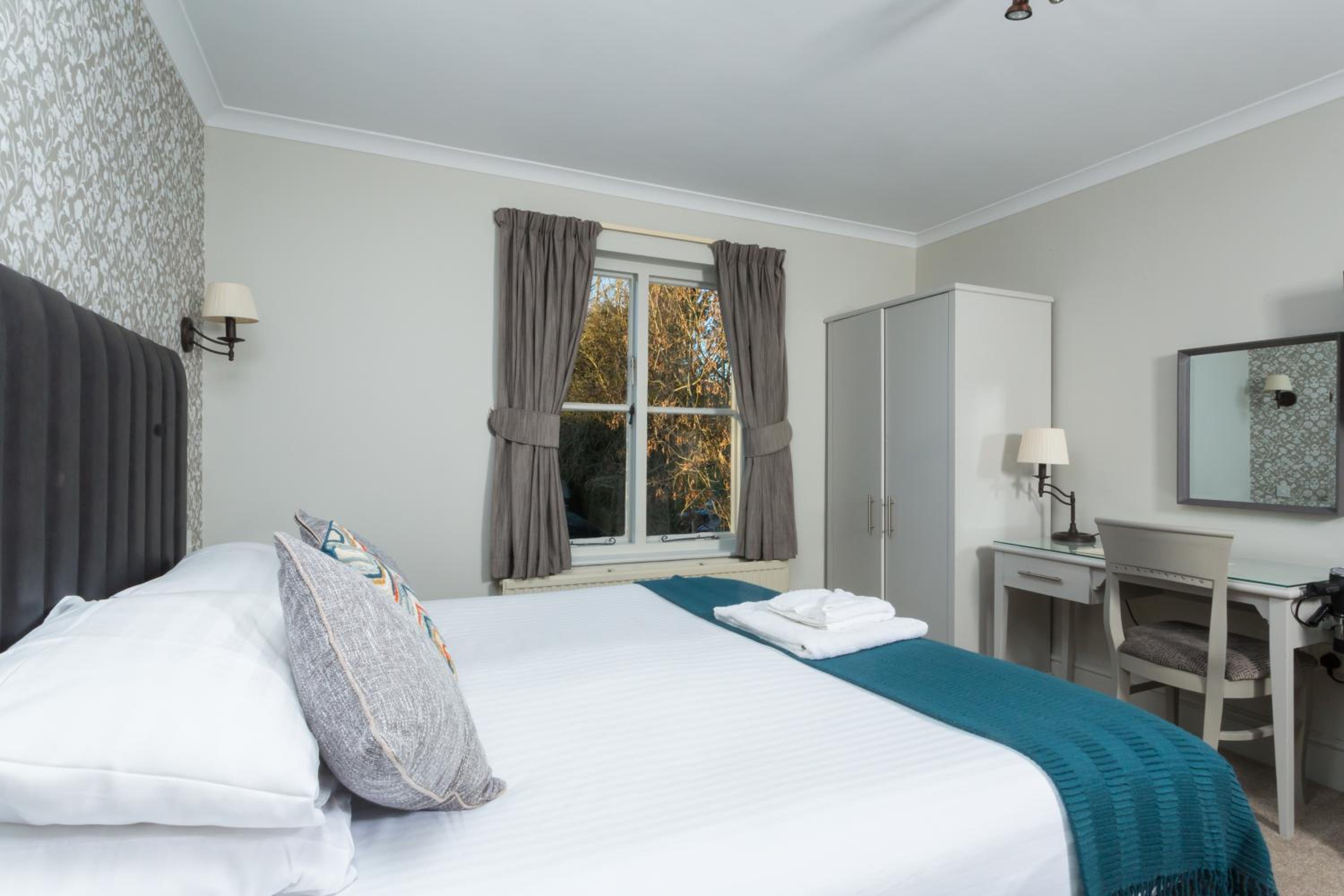 Deluxe Double or Twin Room - Photo 12