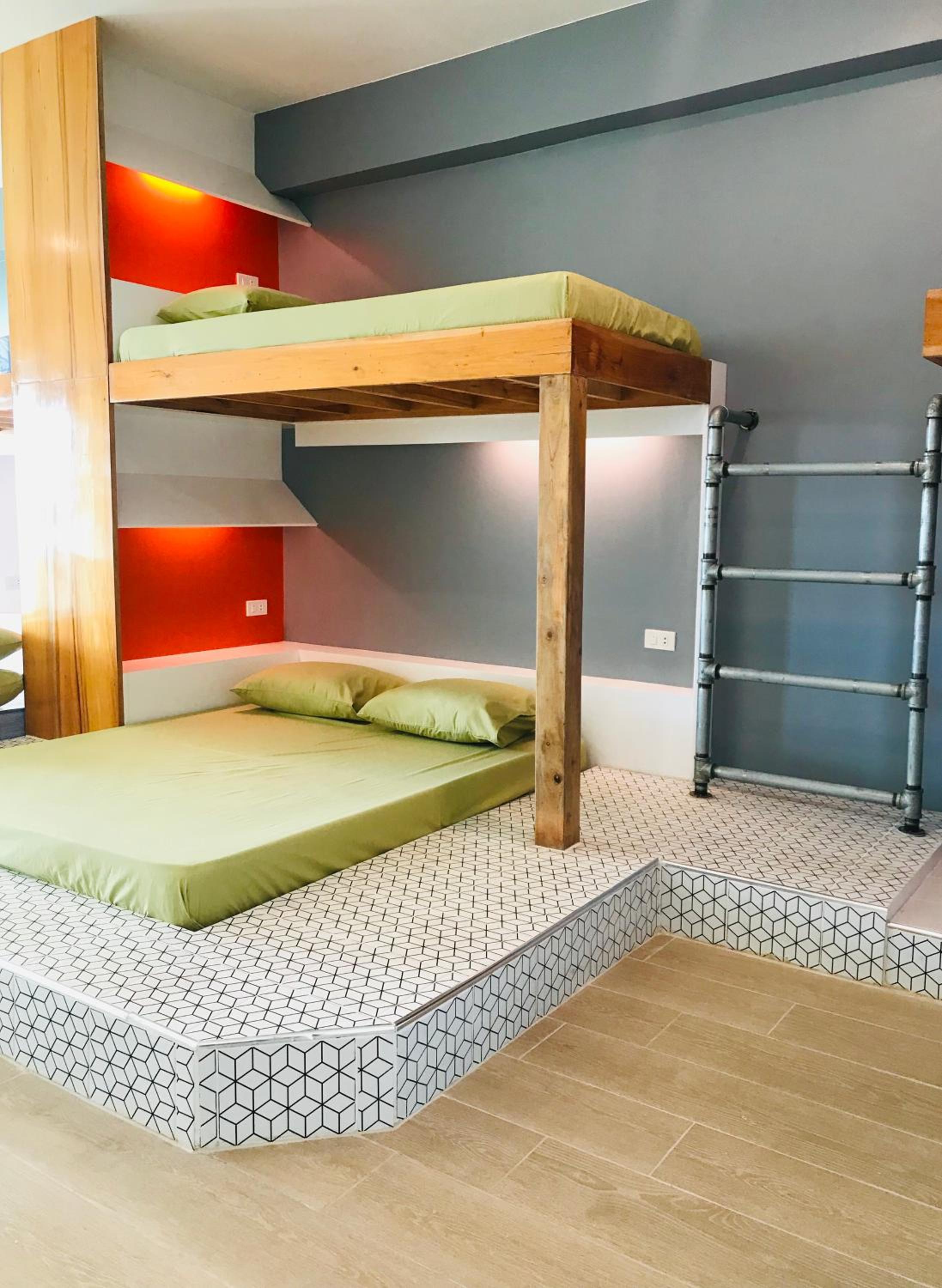Family Suite with Balcony - Photo 7
