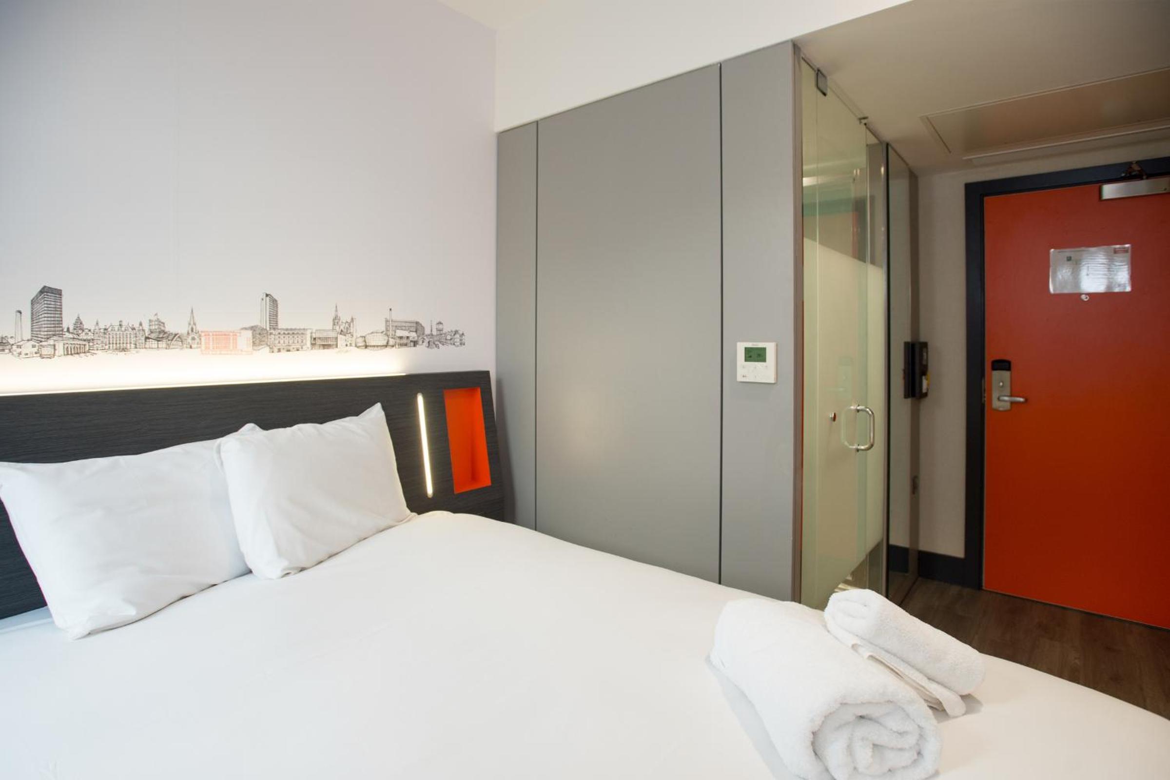 Double Room - No Window photo 2
