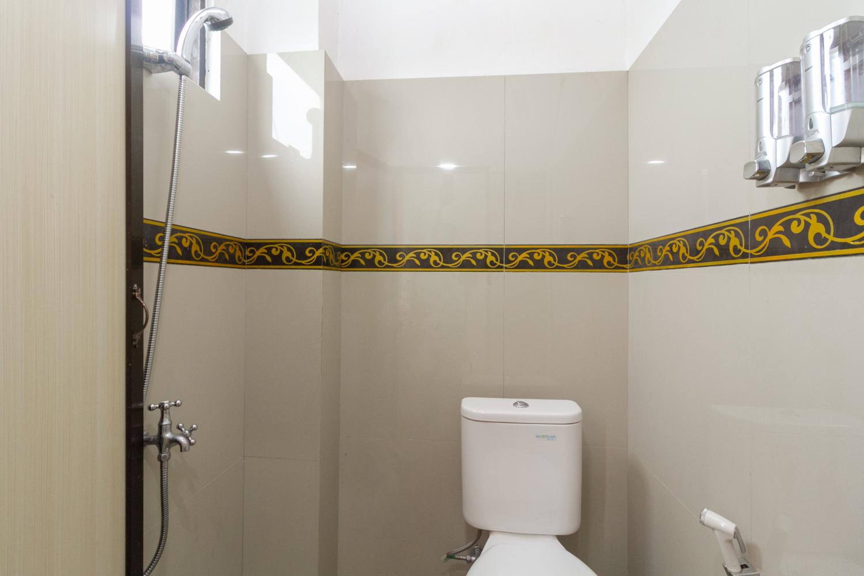 Double Room - Photo 5