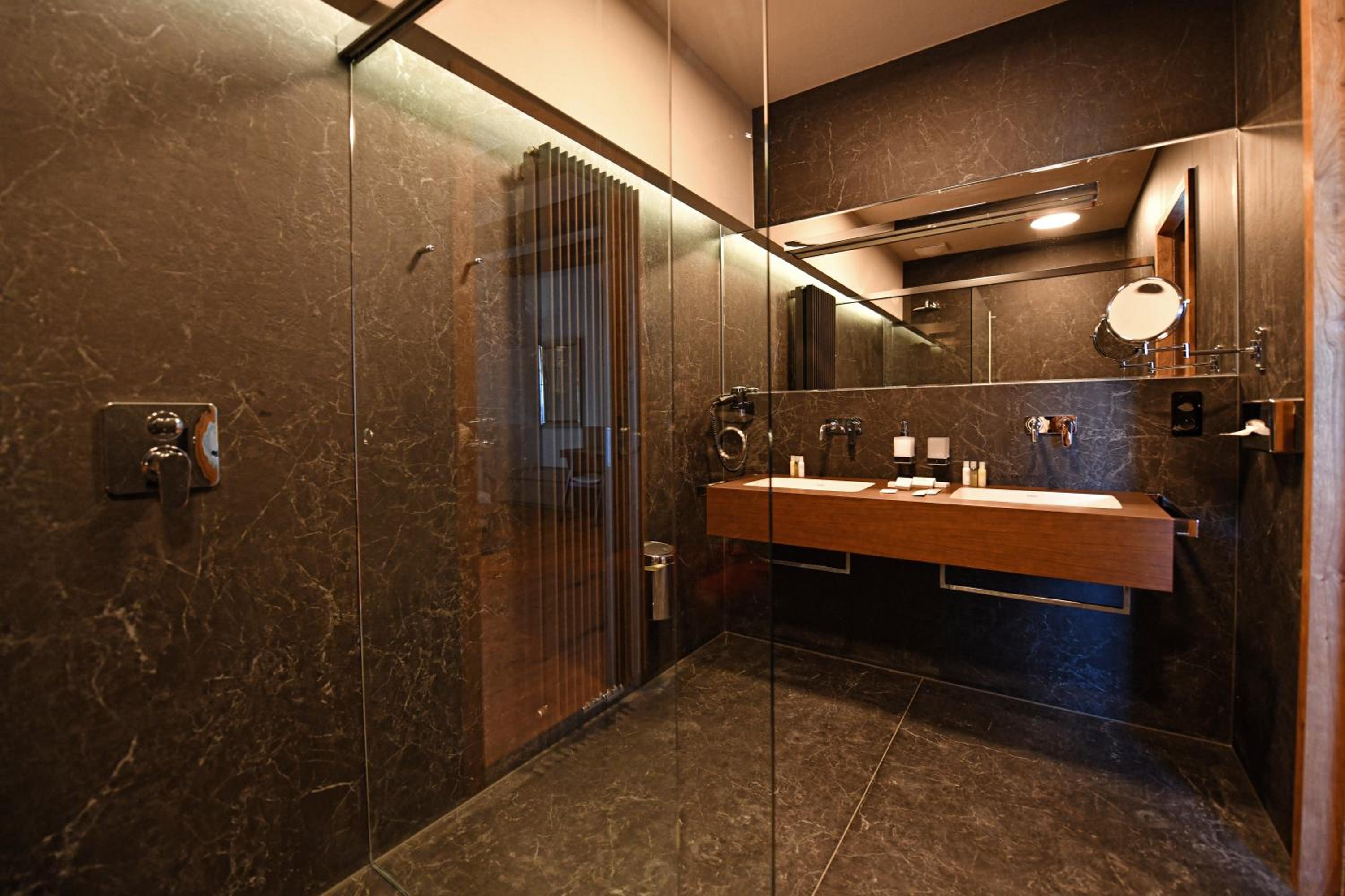 Deluxe Double Room with Shower photo 2