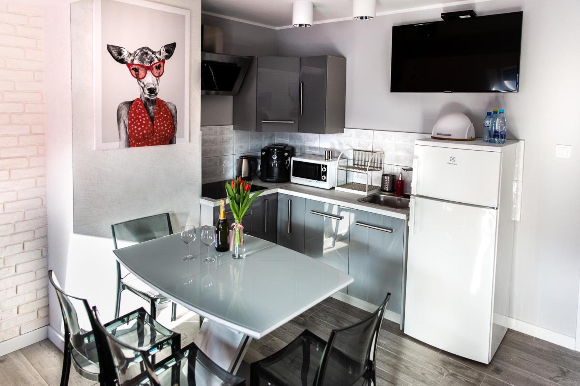 One-Bedroom Apartment - Photo 9