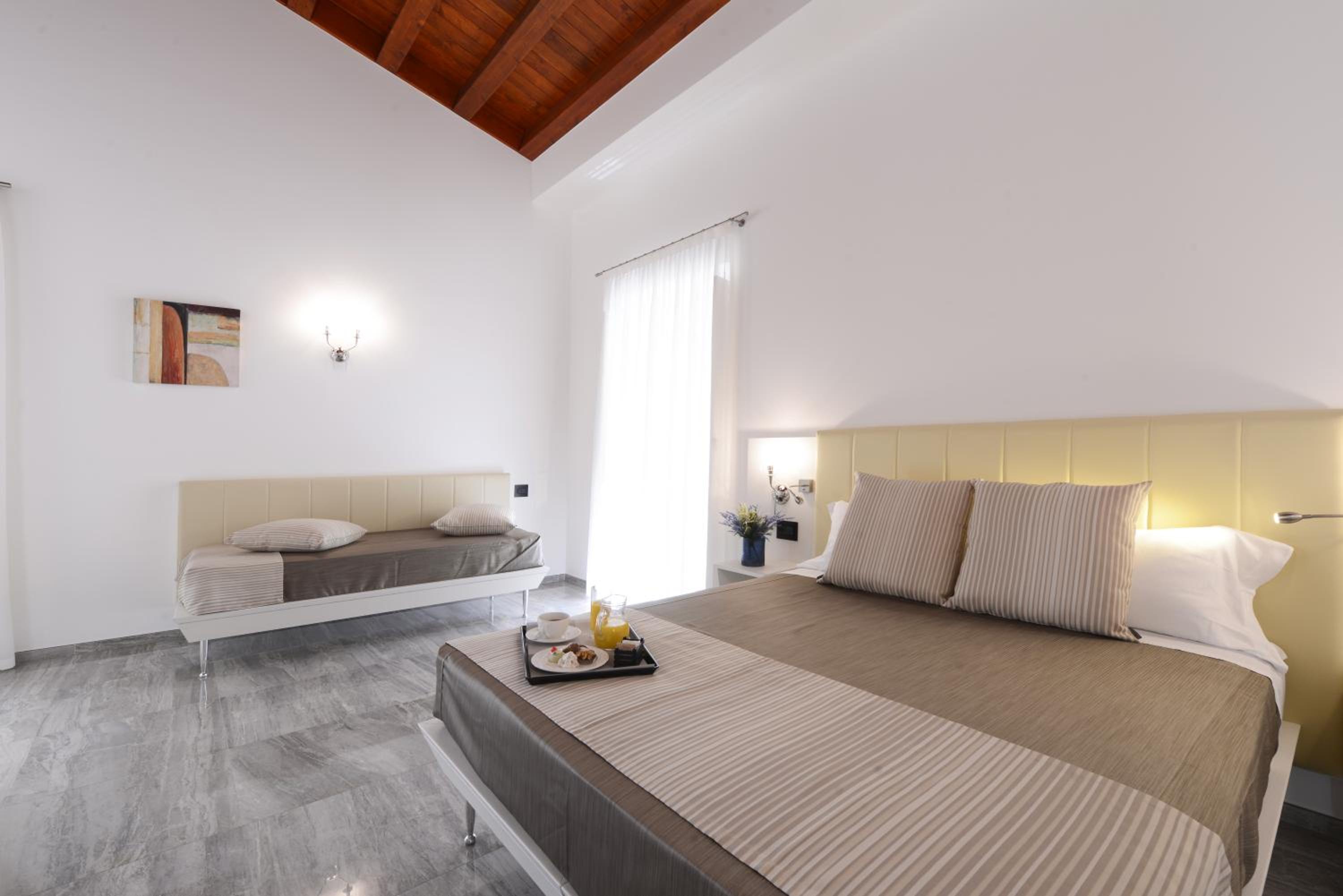 Classic Triple Room with Internal View
