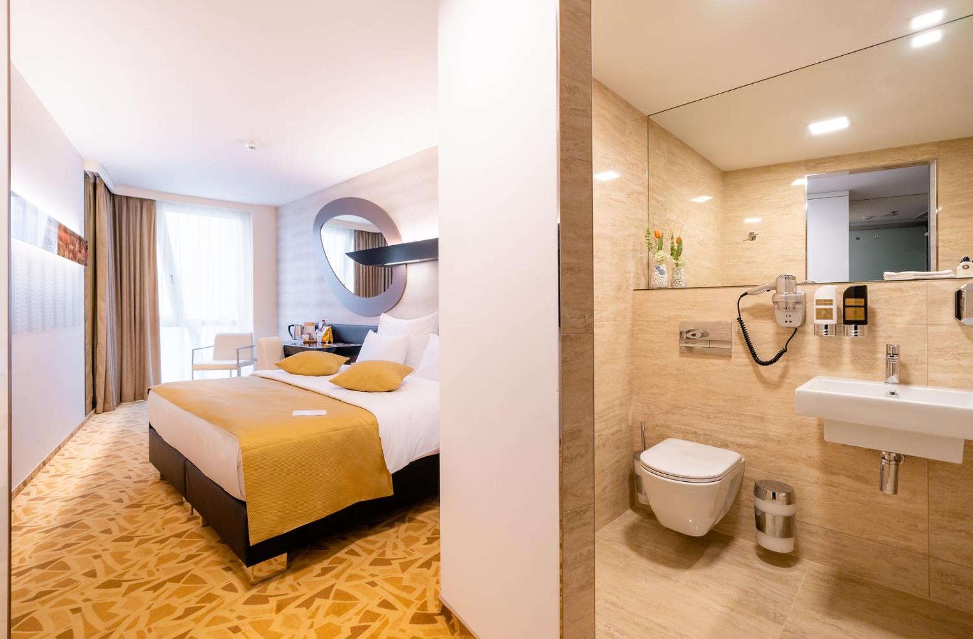 Classic Double or Twin Room - Photo 7