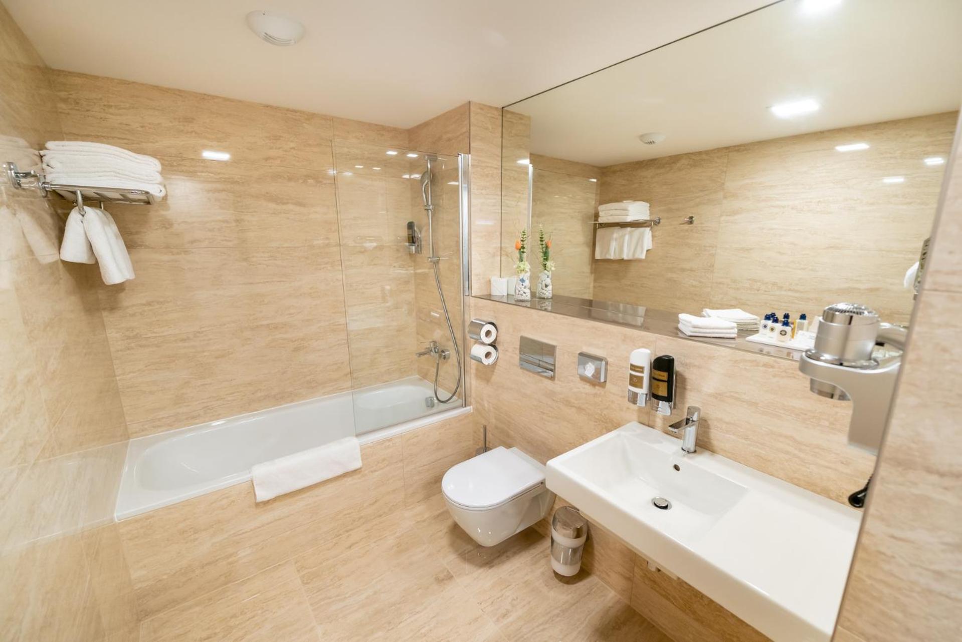 Classic Double or Twin Room - Photo 10