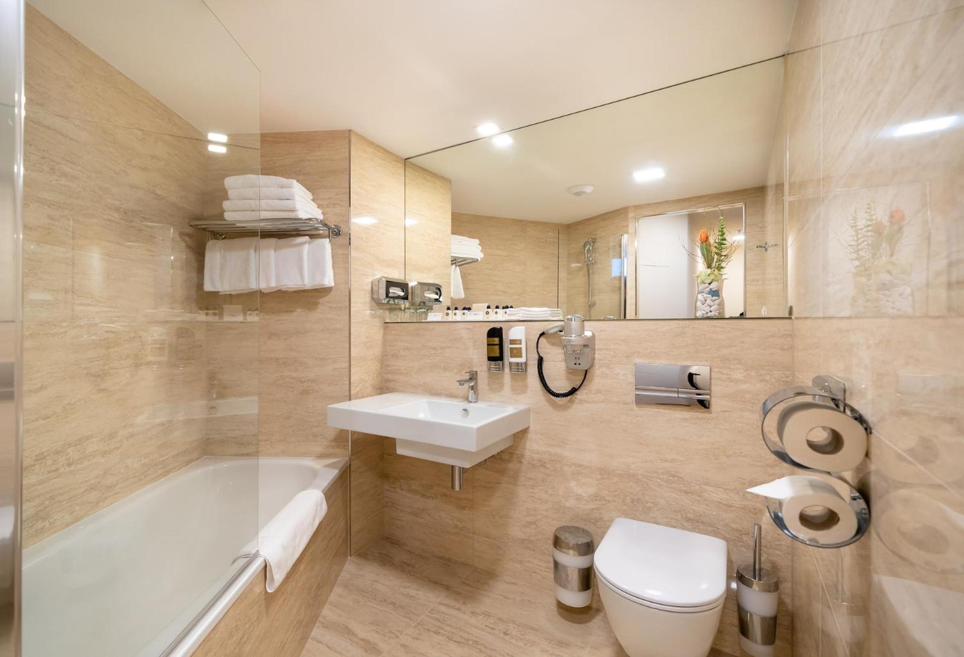 Classic Double or Twin Room - Photo 6
